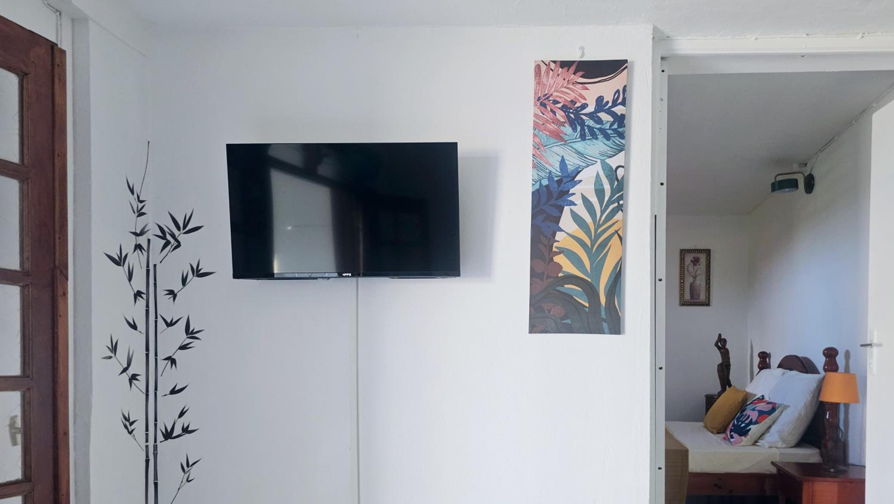 One-Bedroom Apartment photo 2