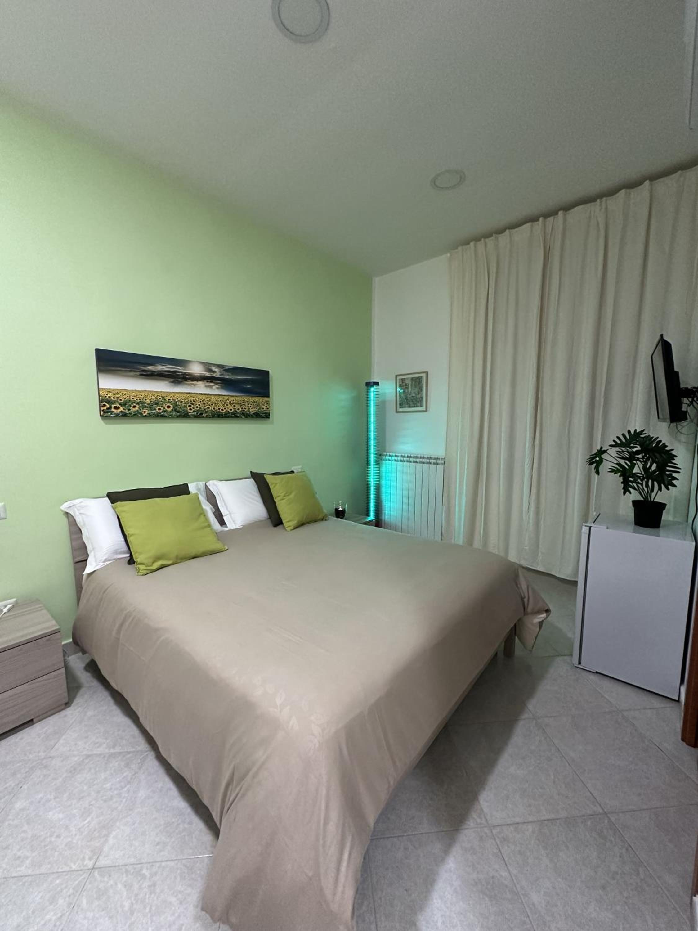 Double Room with Private Bathroom - Photo 1