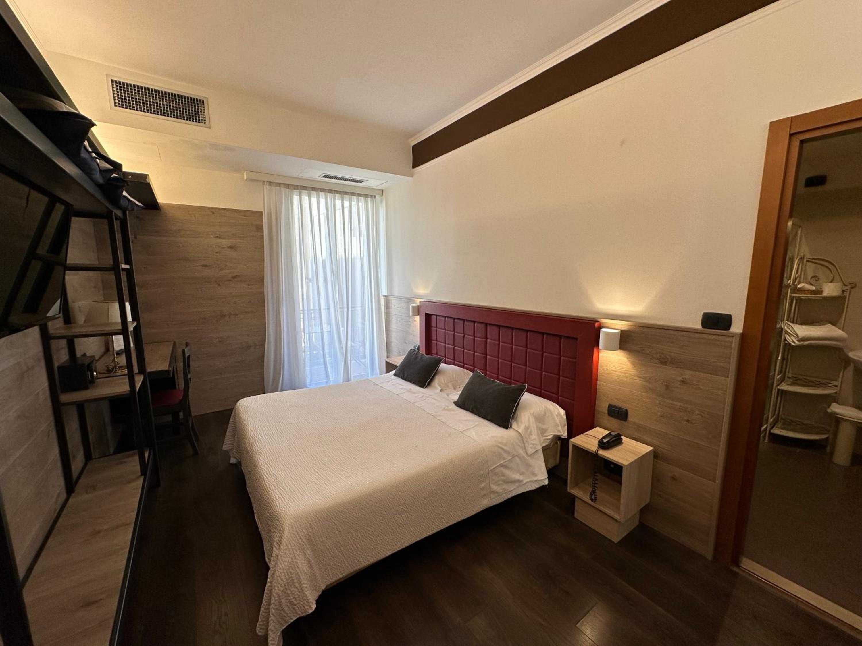 Superior Twin or Double Room - Photo 6