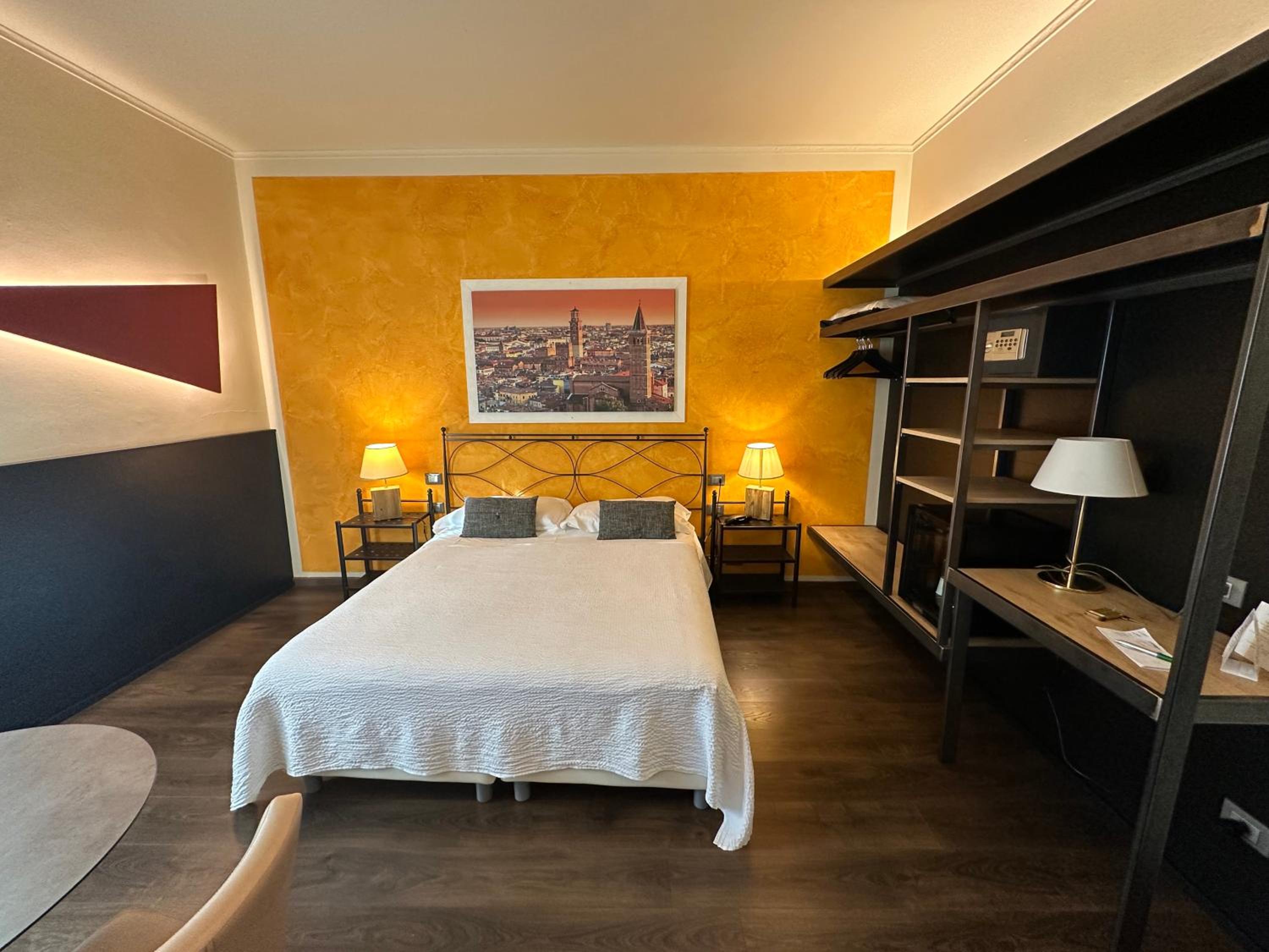 Superior Twin or Double Room - Photo 8