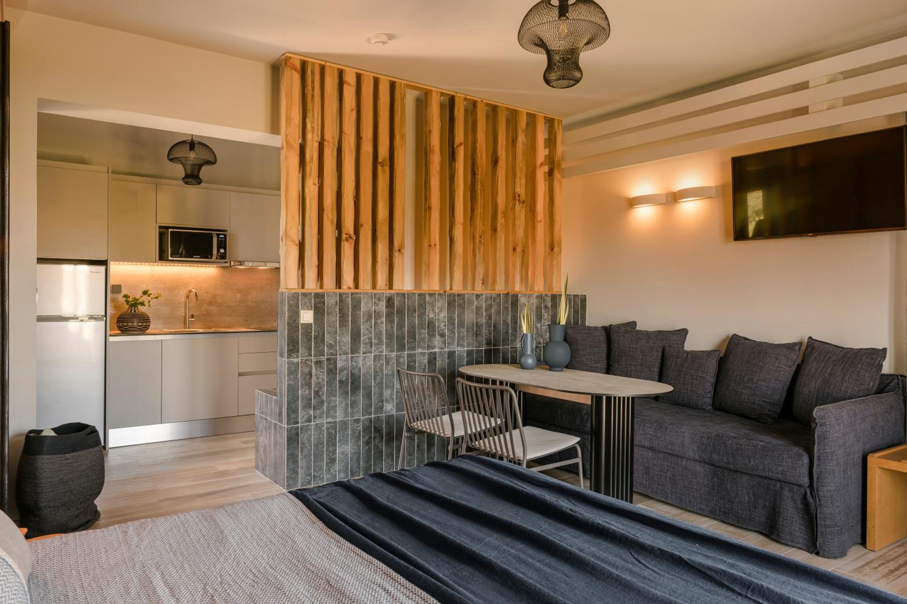Deluxe Family Room - Photo 1