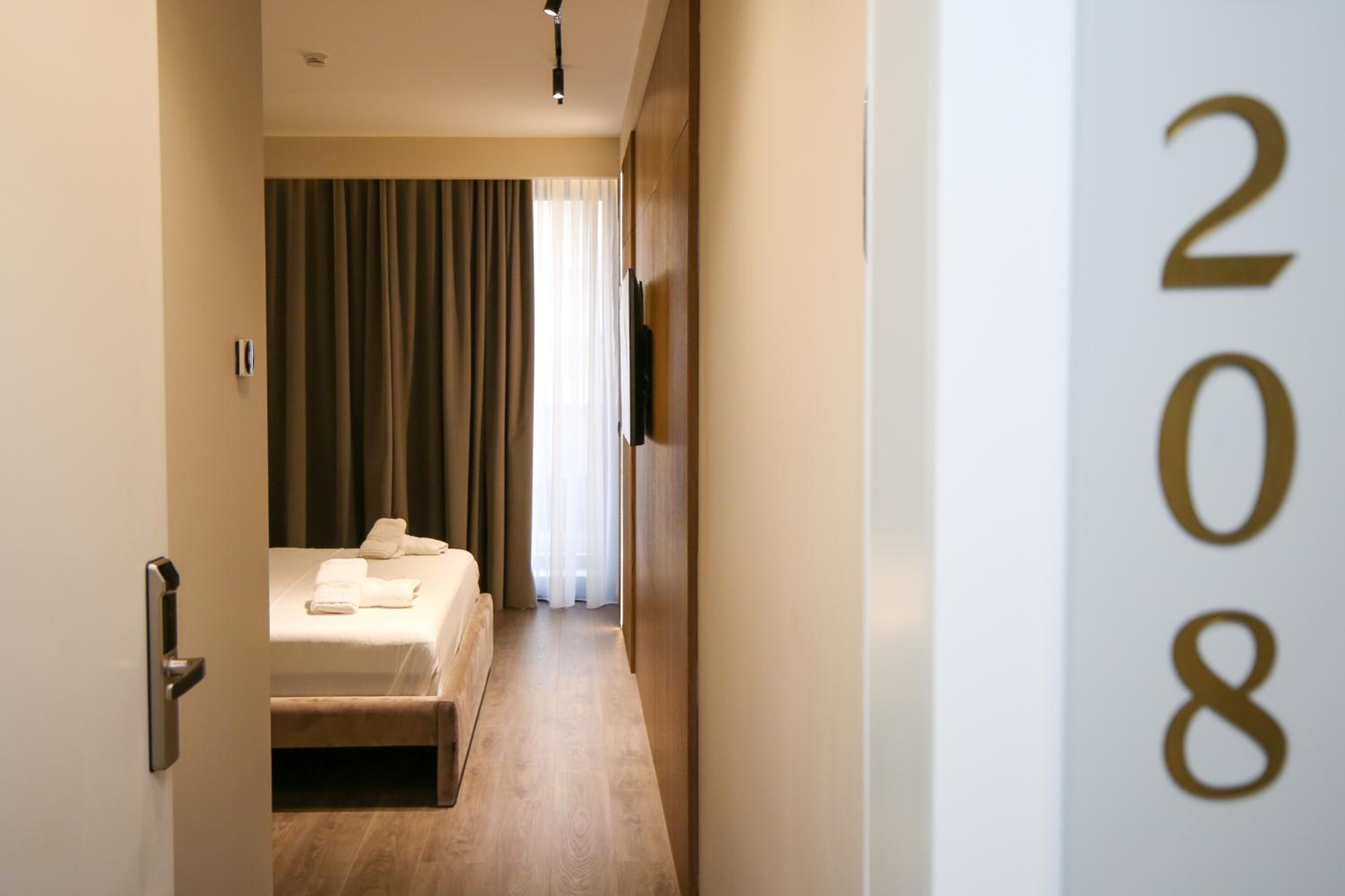 Deluxe Double Room with Side Sea View
