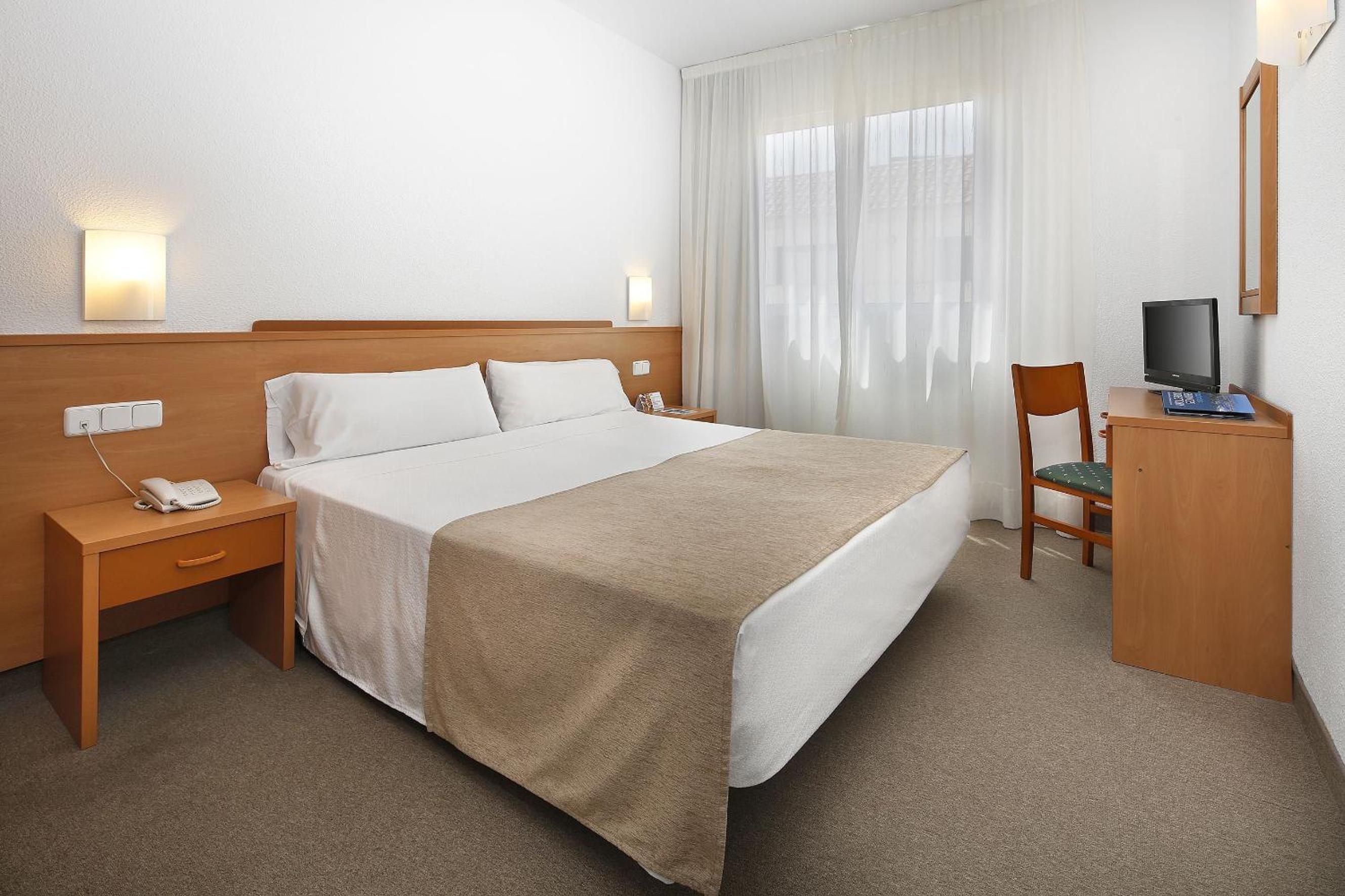 Double or Twin Room (1 Adult) photo 2