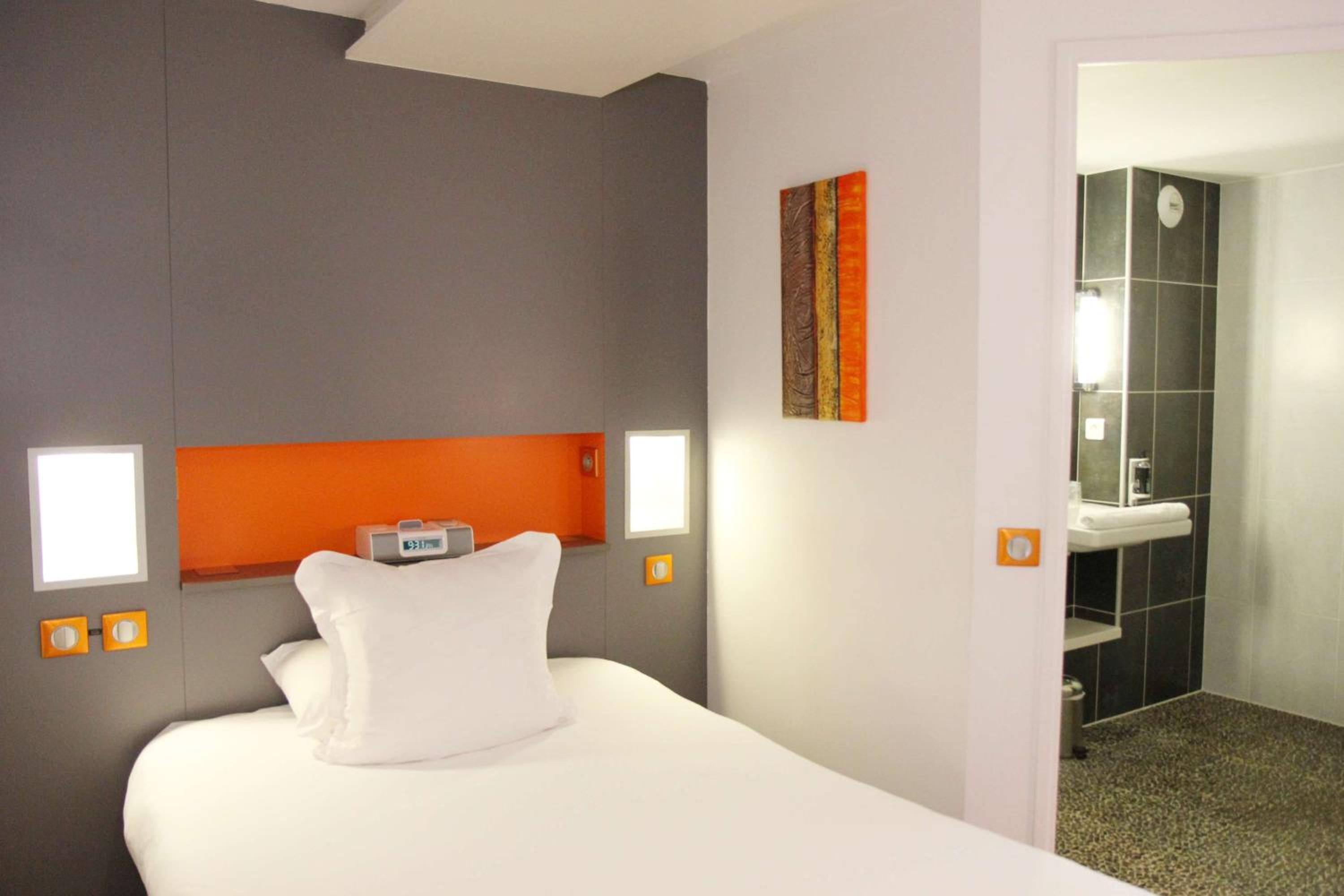 Premium Single Room - Photo 1