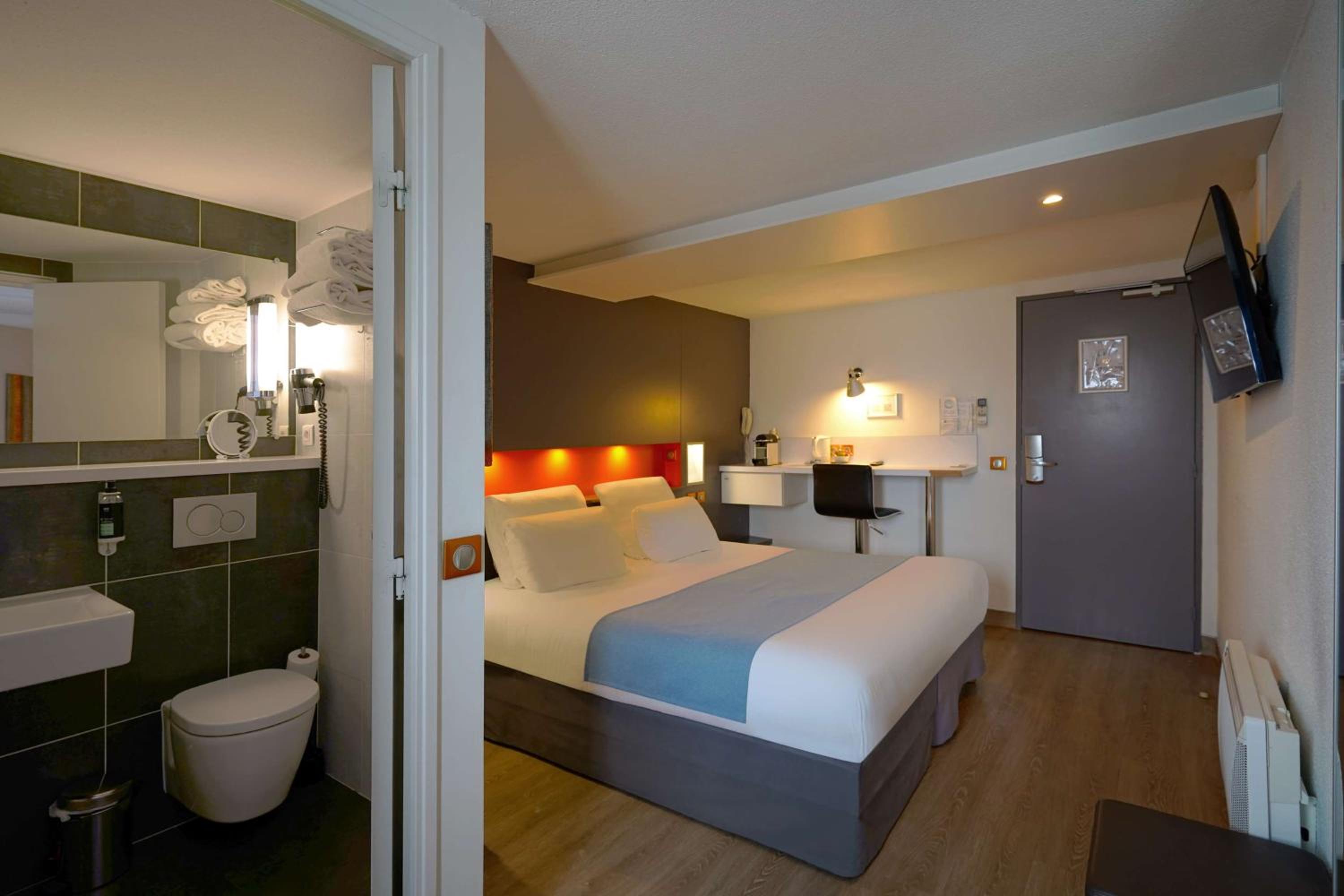 Superior King Room - Photo 8