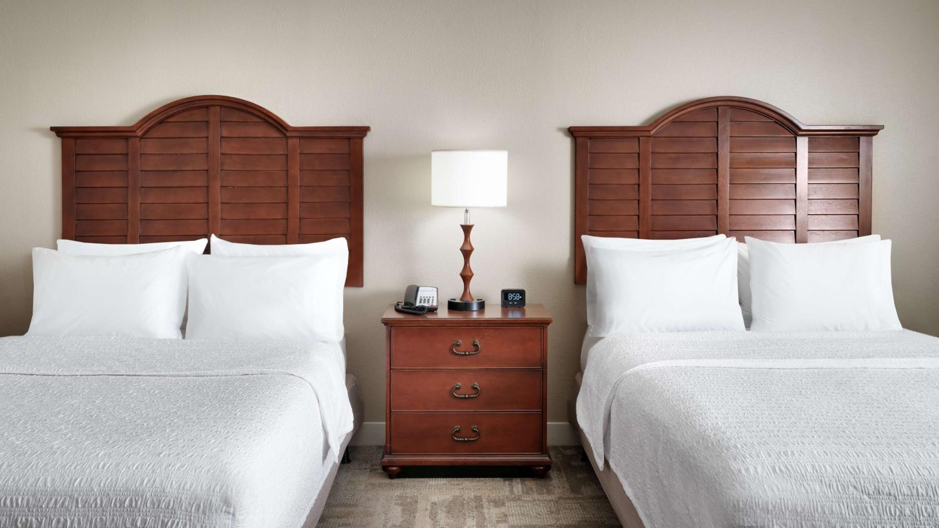 Queen Room with Two Queen Beds - Hearing Access/Non-Smoking photo 2