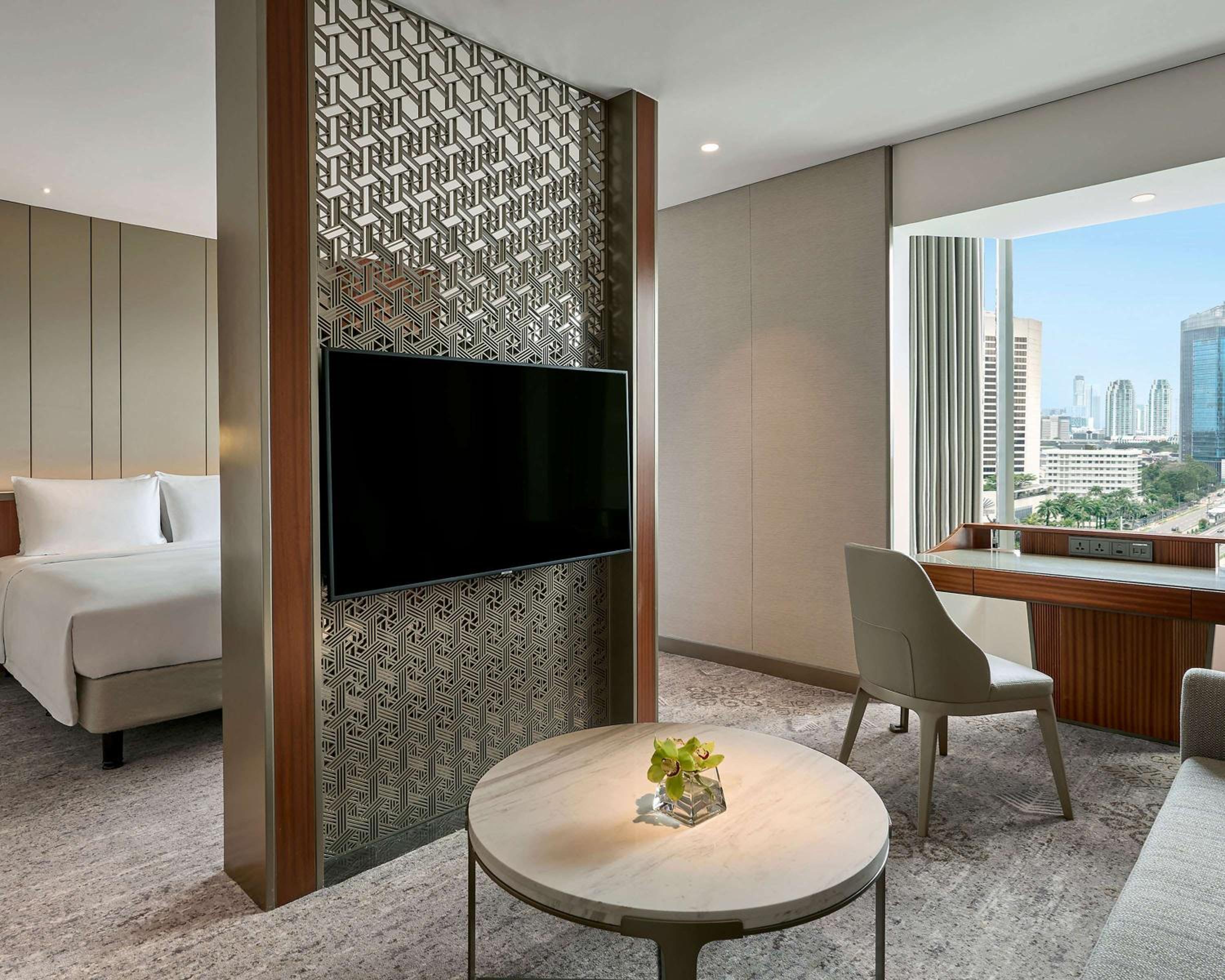 Family King Room With City View - Photo 6
