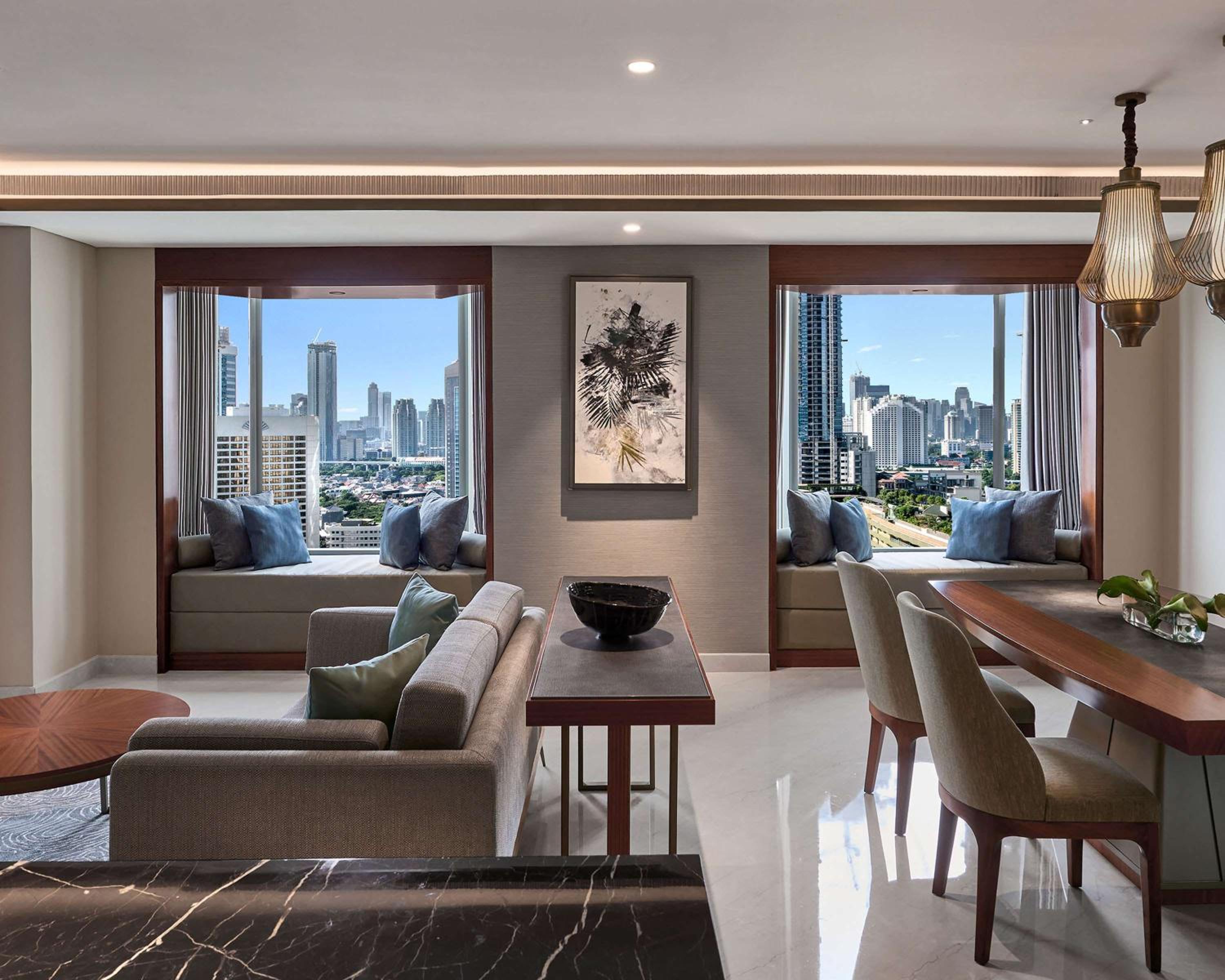 Capital Suite with City View - Photo 3