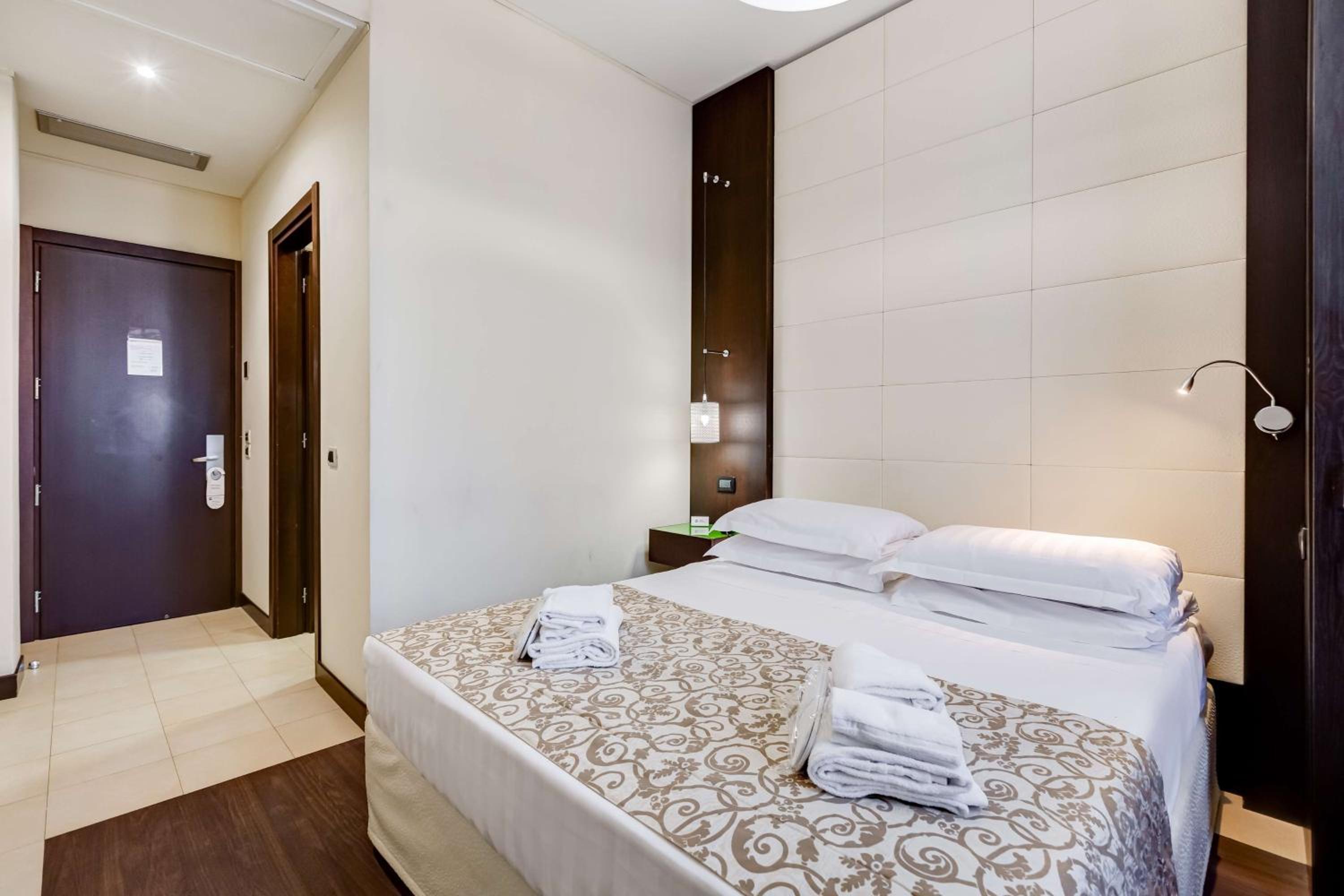 Standard Queen Room