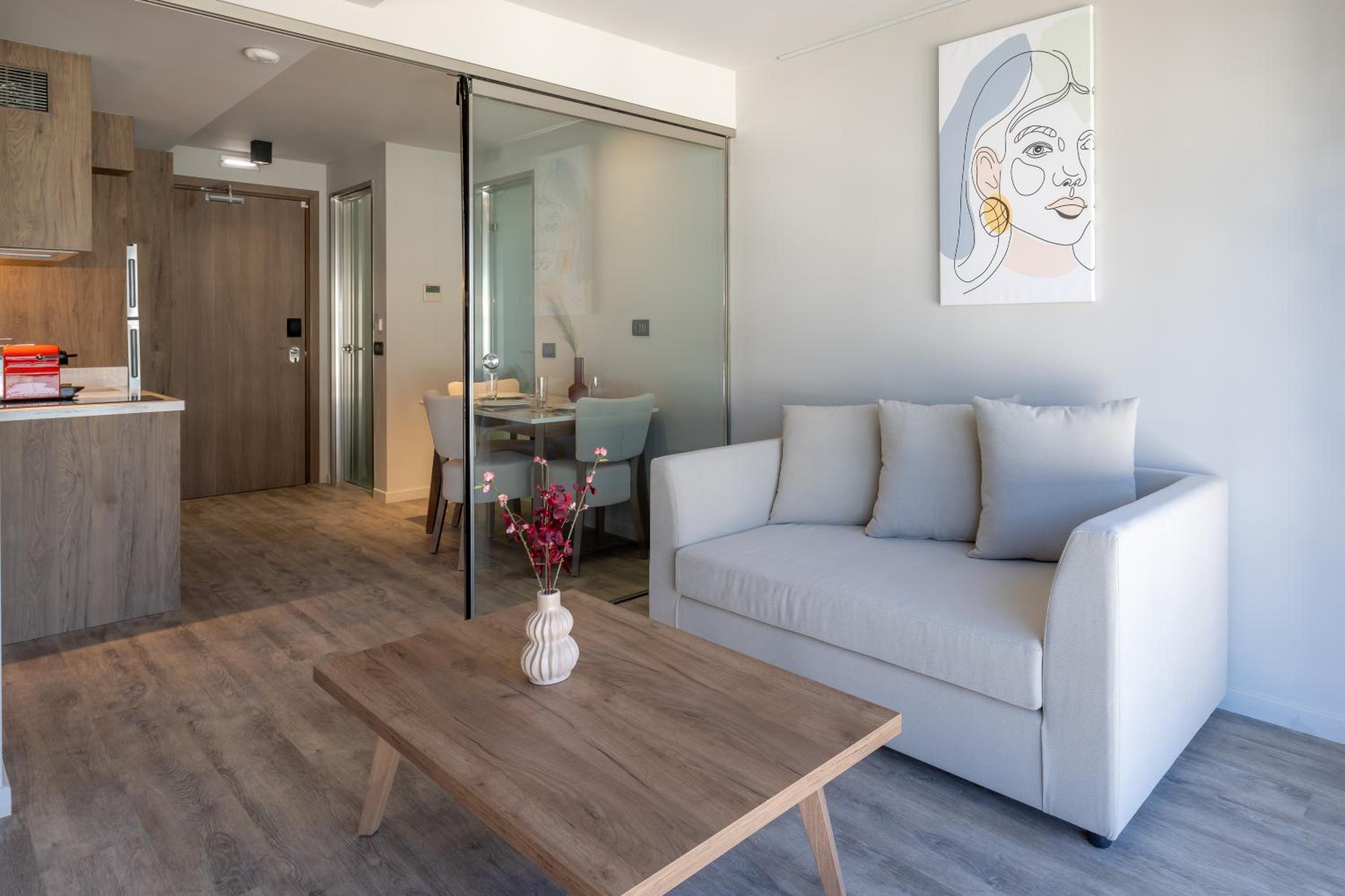Prestige Suite City View photo 2