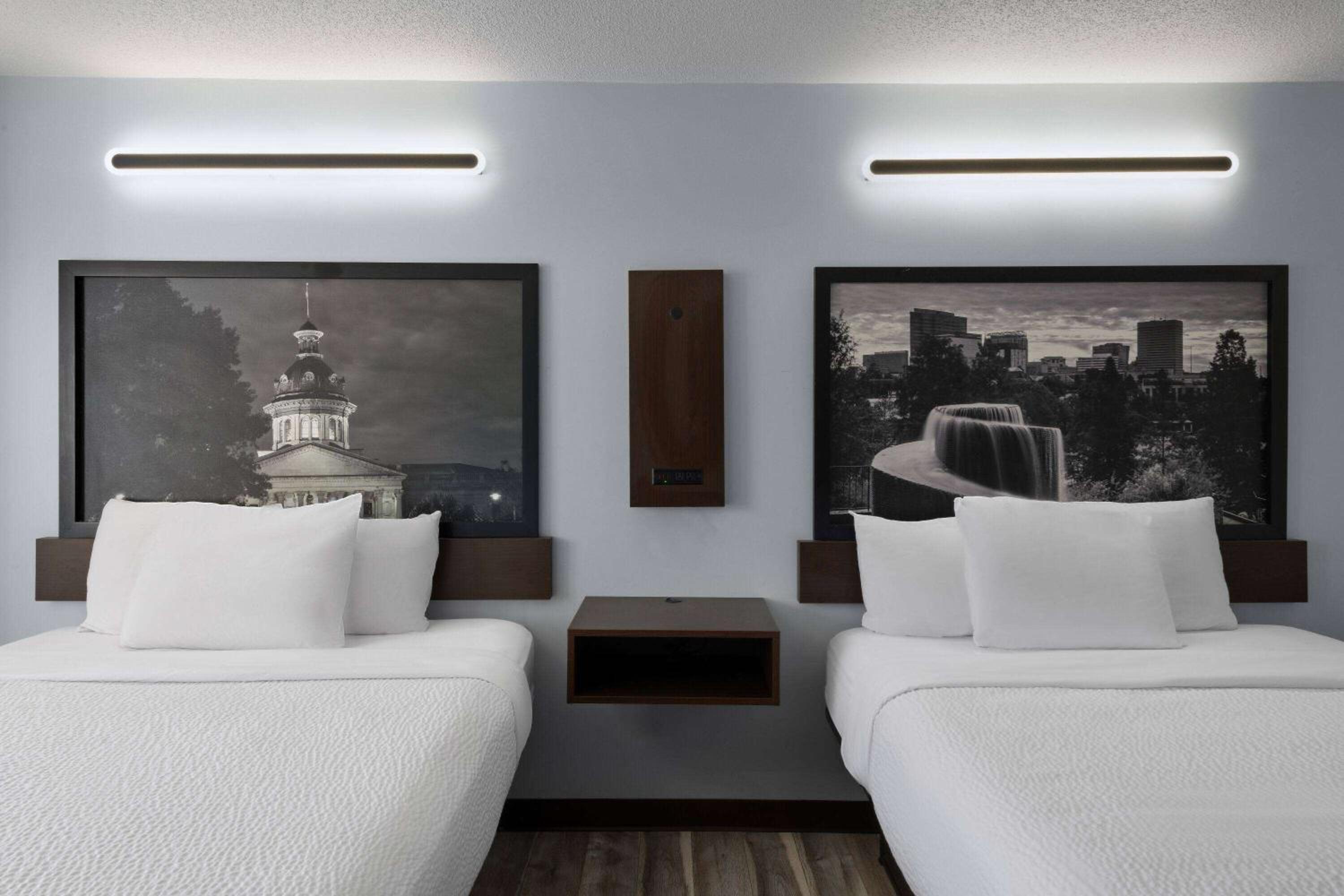Queen Room with Two Queen Beds - Non- Smoking - Photo 2