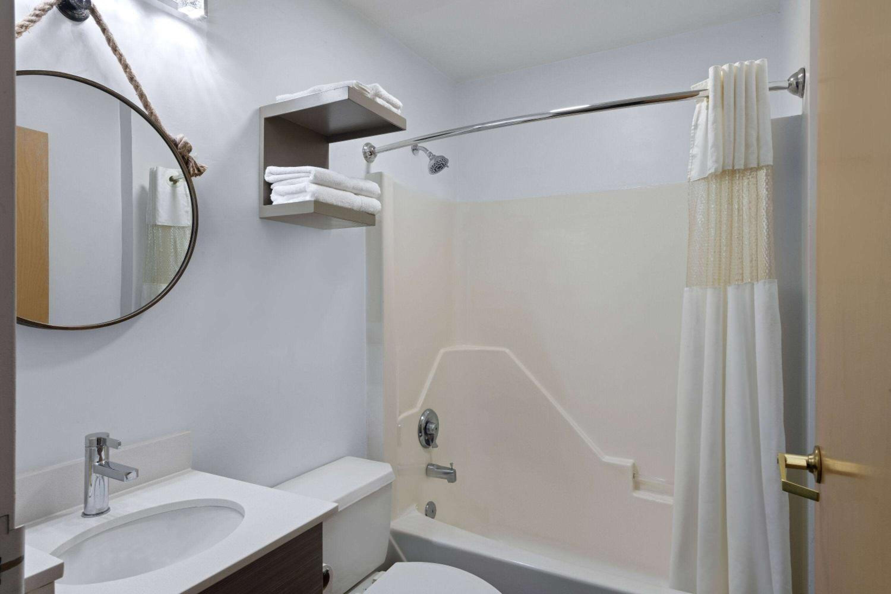 Queen Room with Two Queen Beds - Non- Smoking - Photo 1