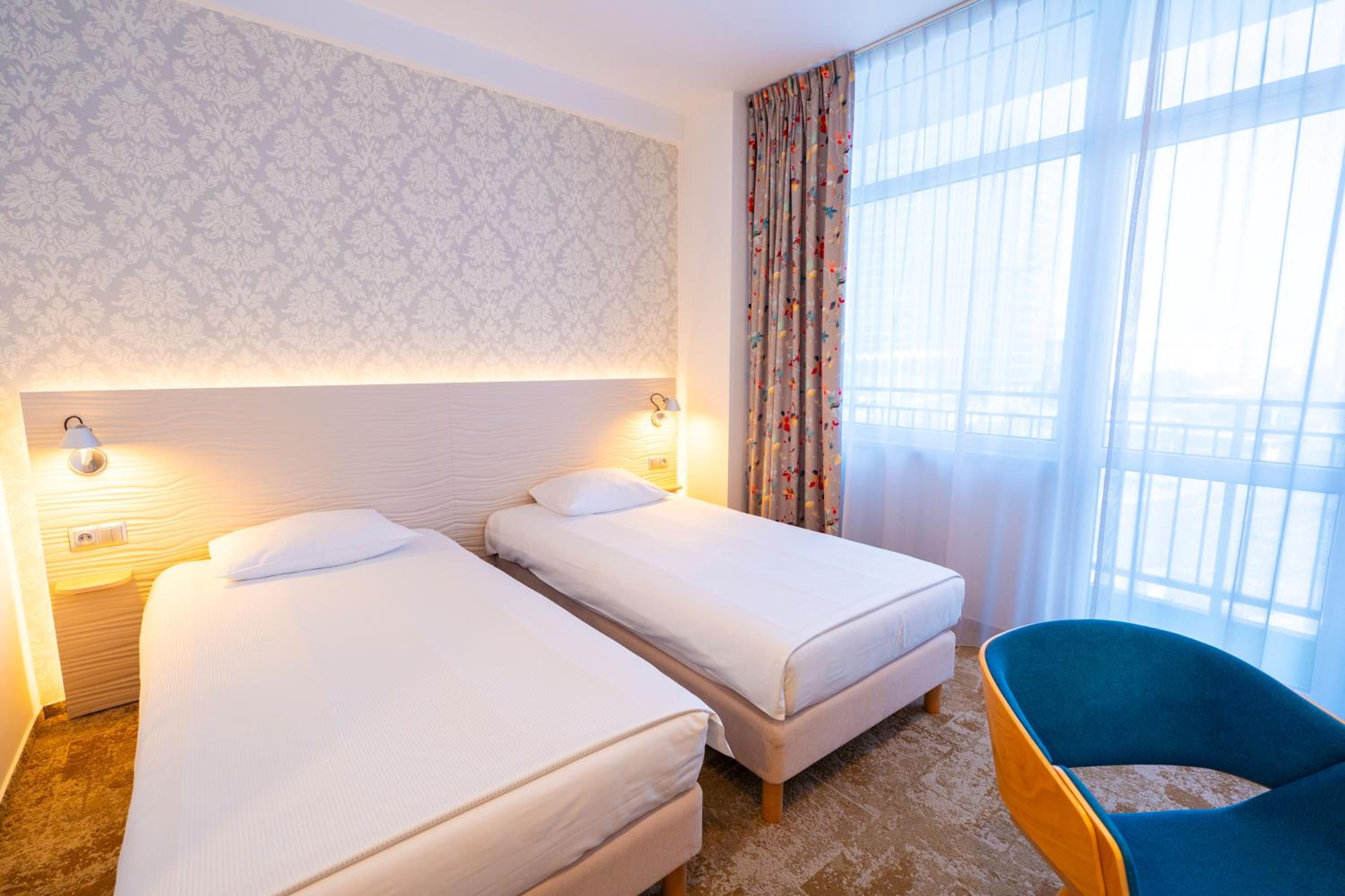 Standard Twin Room - Photo 6