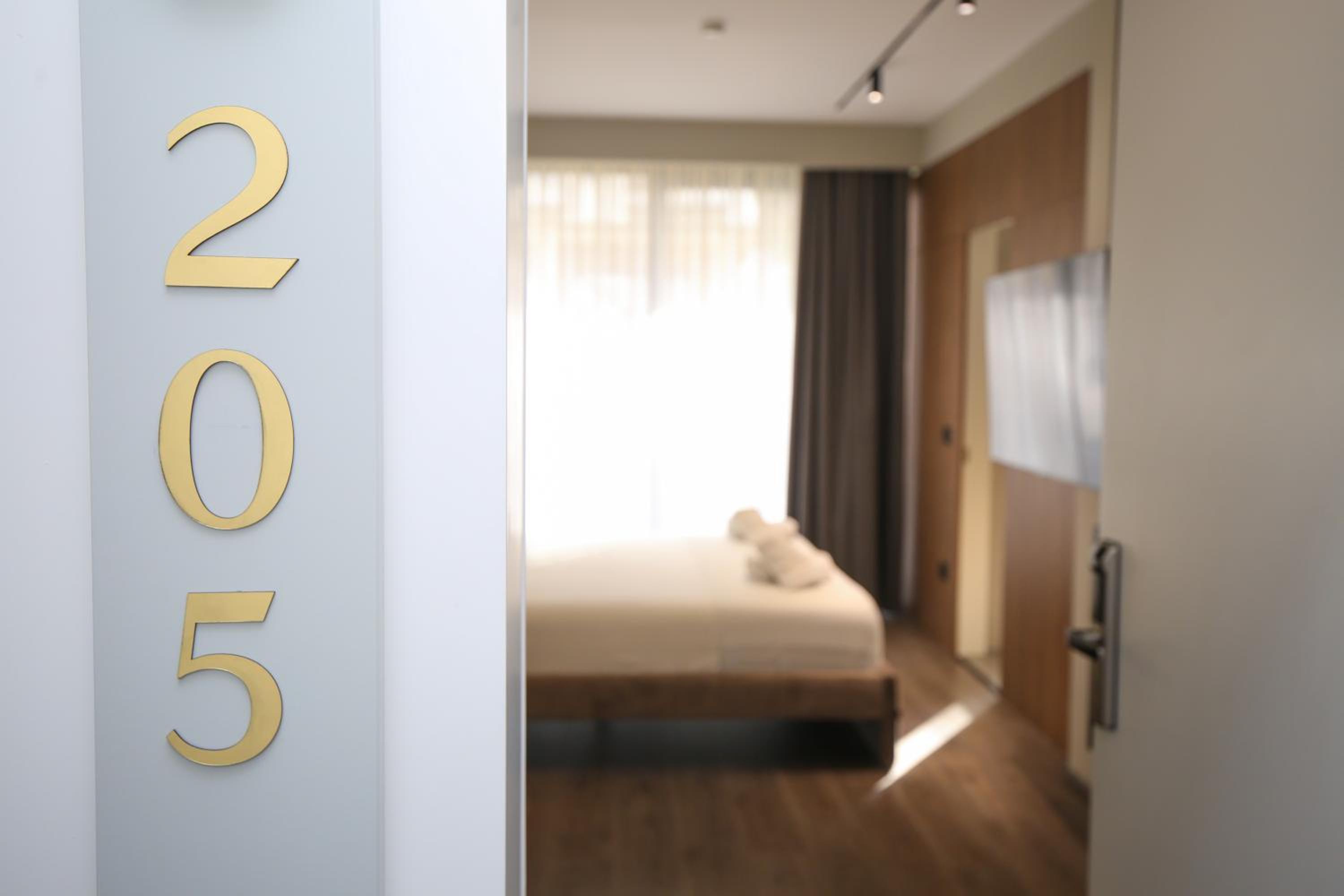 Deluxe Double Room with Side Sea View