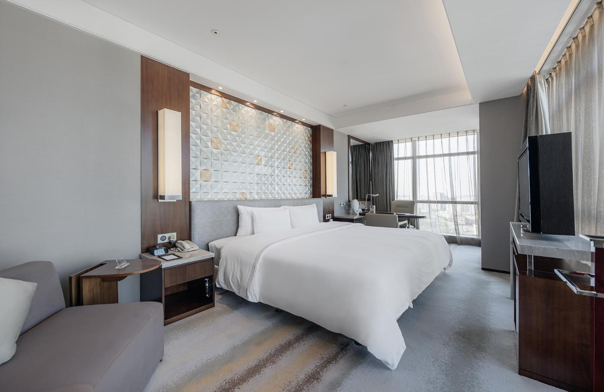 Deluxe King Room photo 1