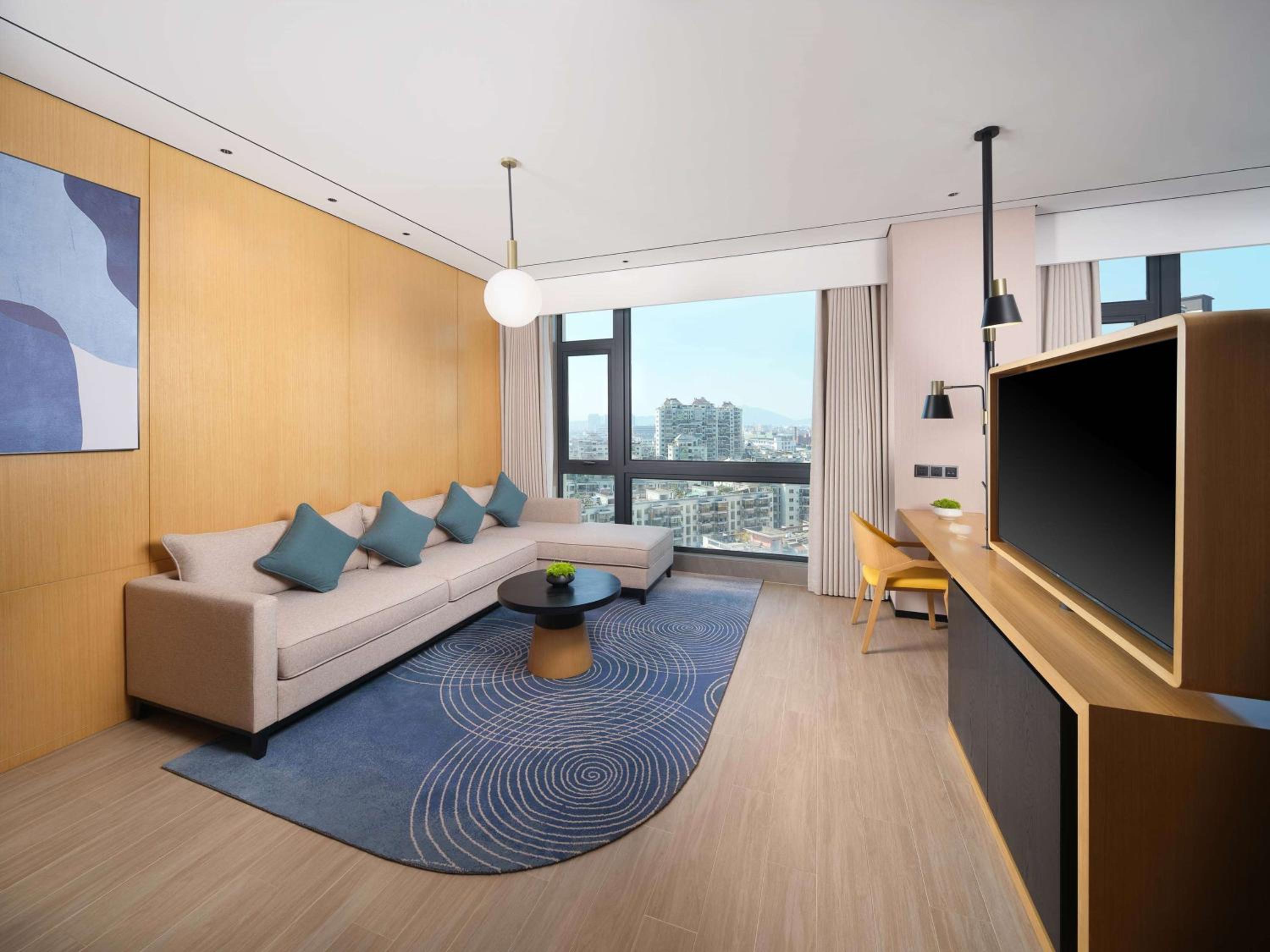 Premium King Room photo 3
