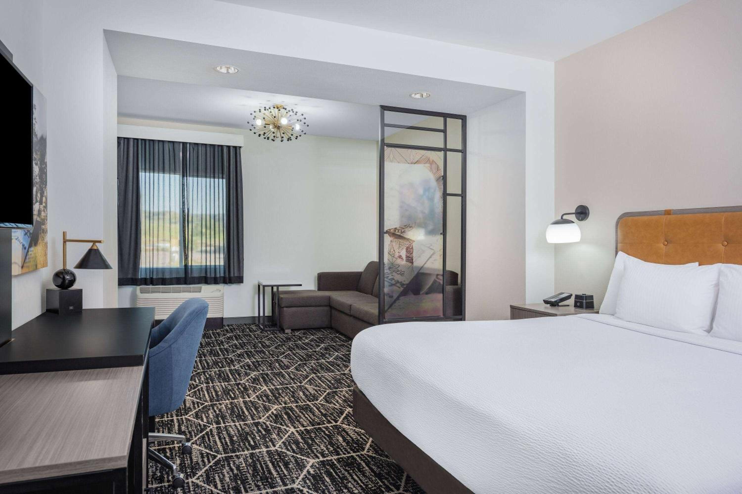 King Suite - Non-Smoking - Photo 1