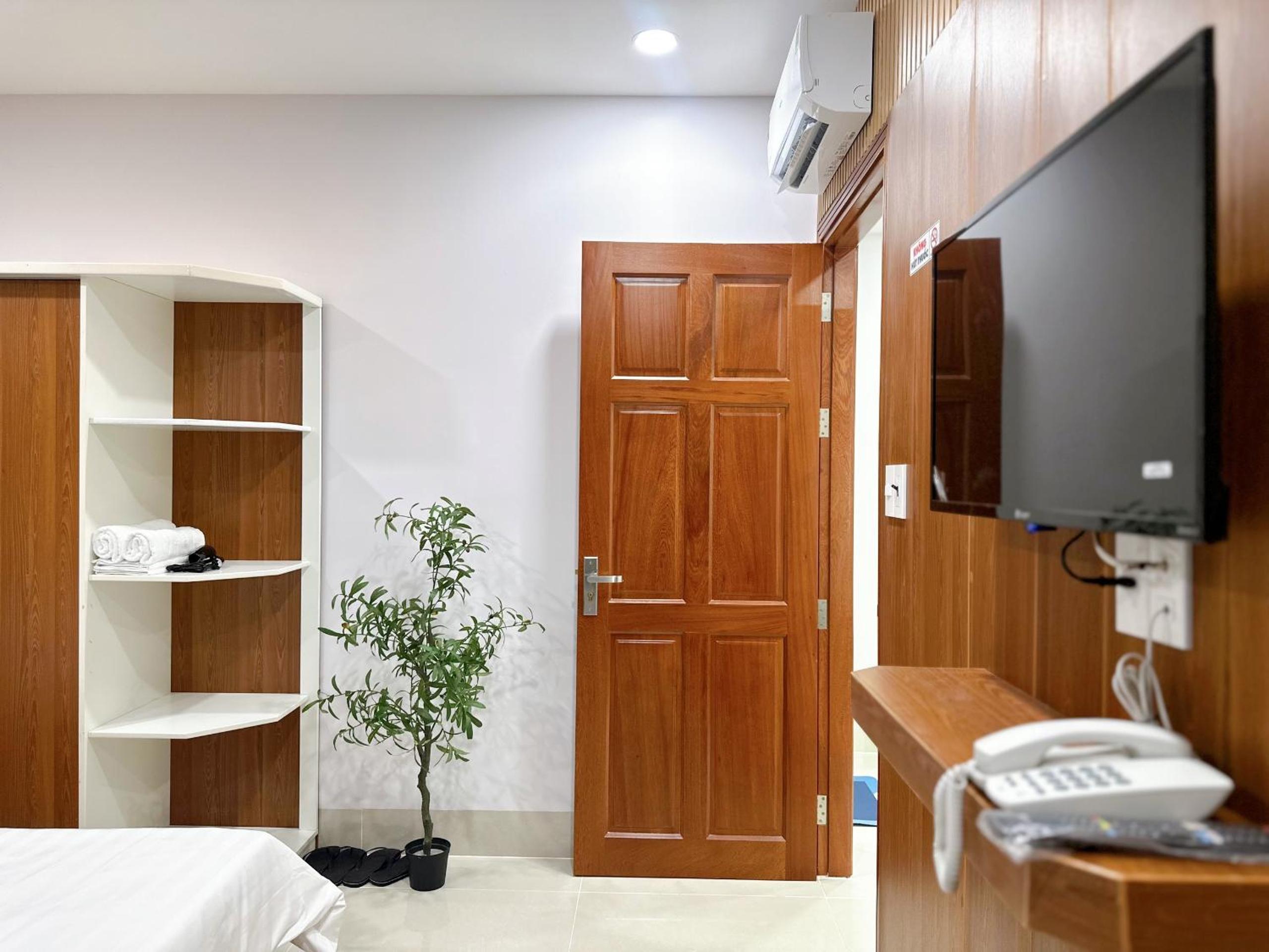 One-Bedroom Apartment - Photo 9