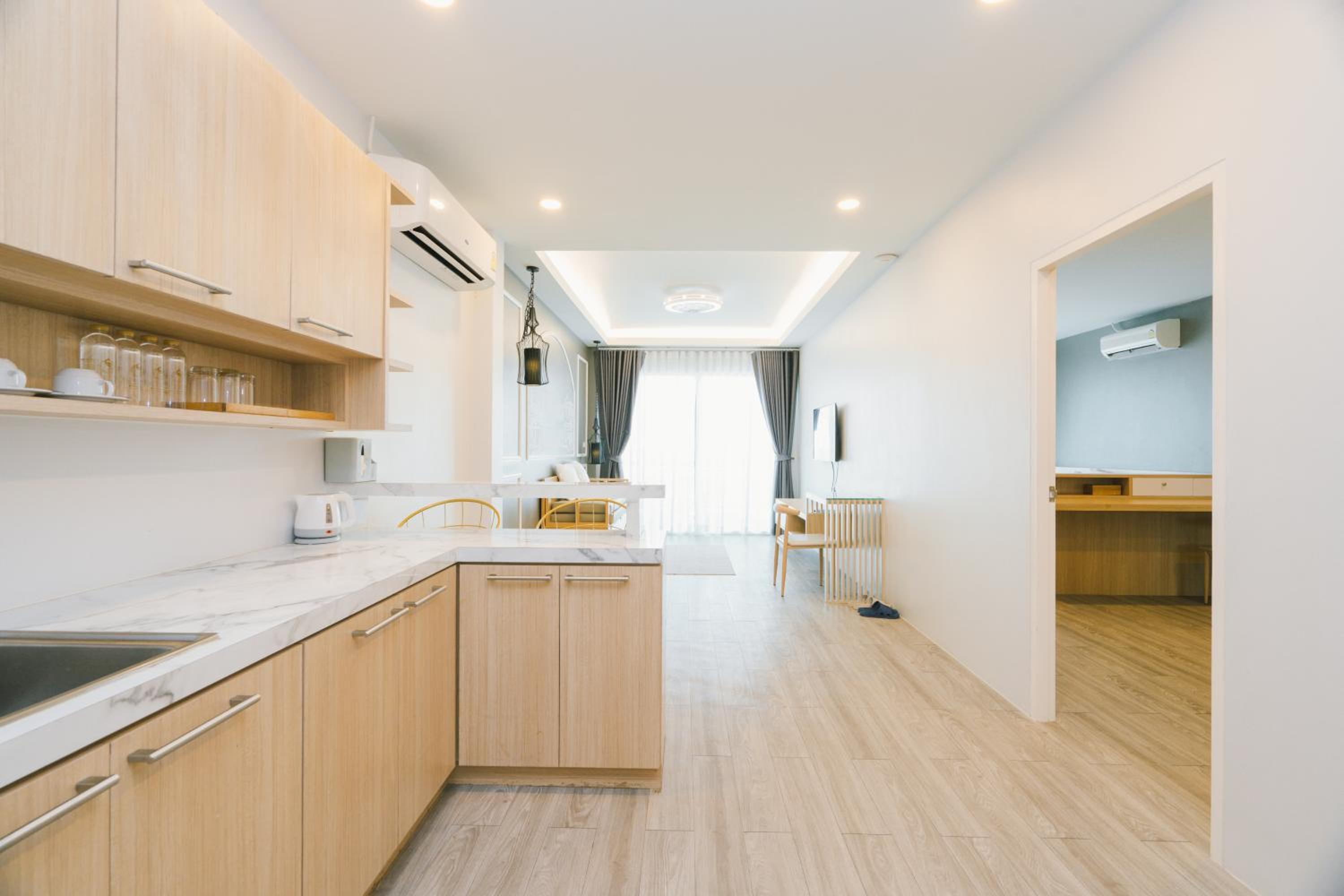 Executive Suite - Photo 2