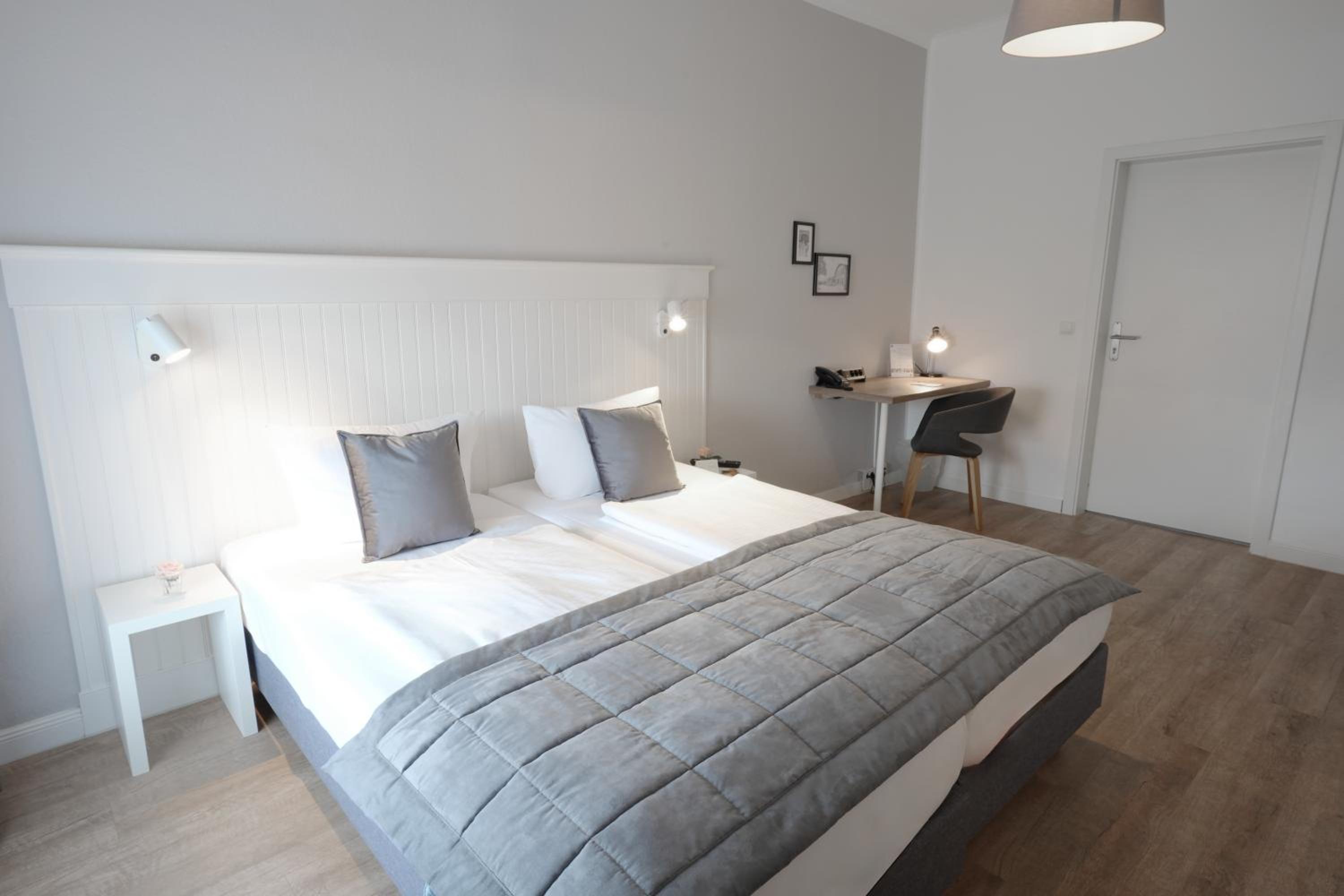 Double Room - Photo 10
