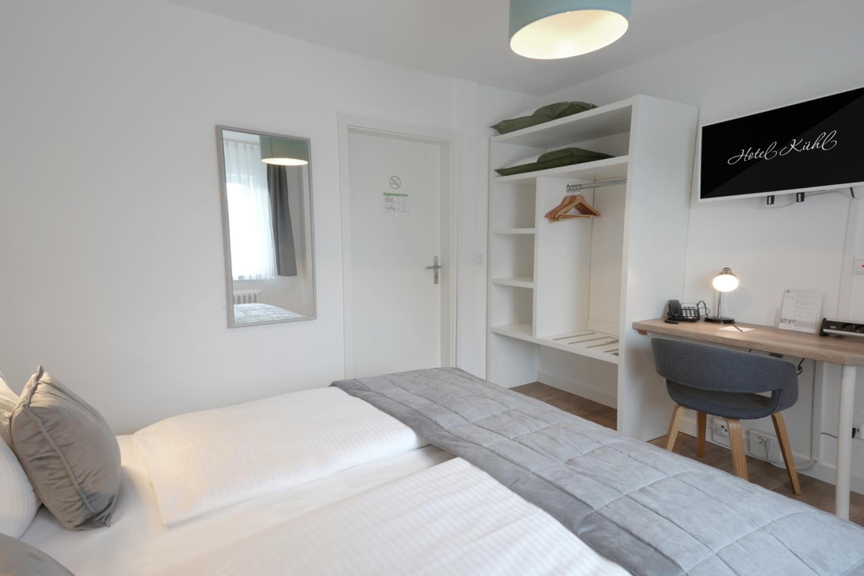 Double Room - Photo 8