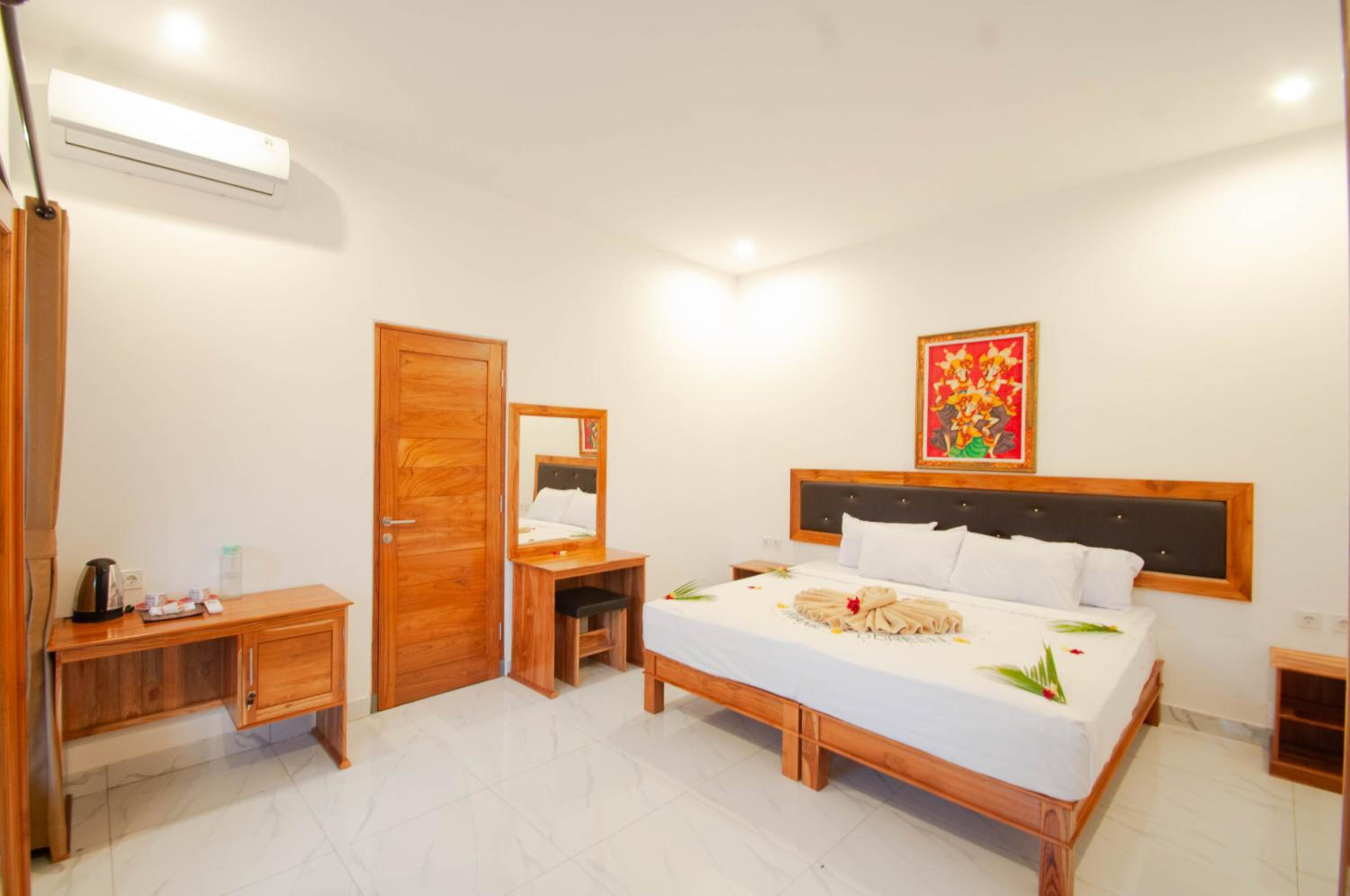 Deluxe Quadruple Room with Free 1x Beer or Cocktail - Photo 9