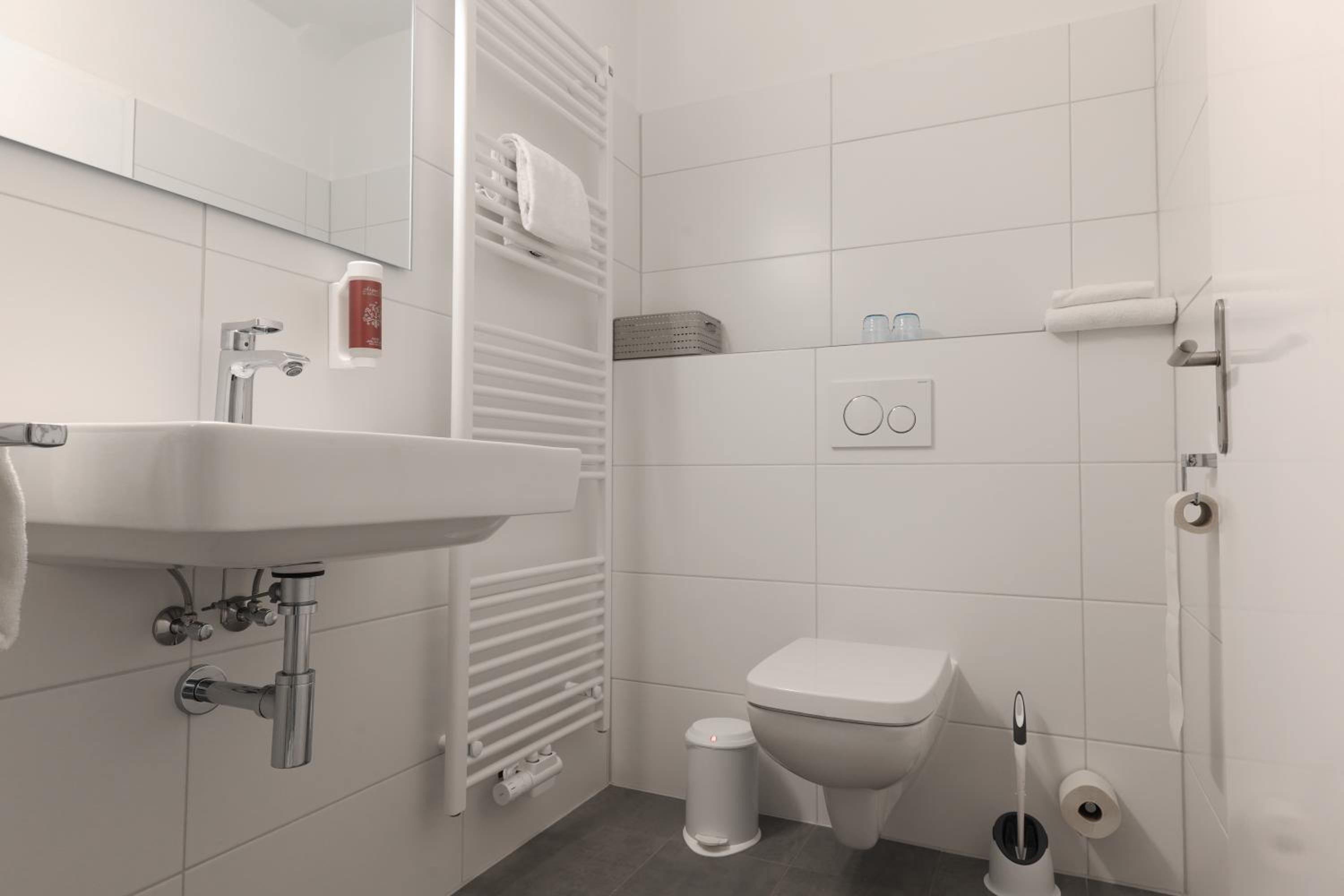 Double Room - Photo 7