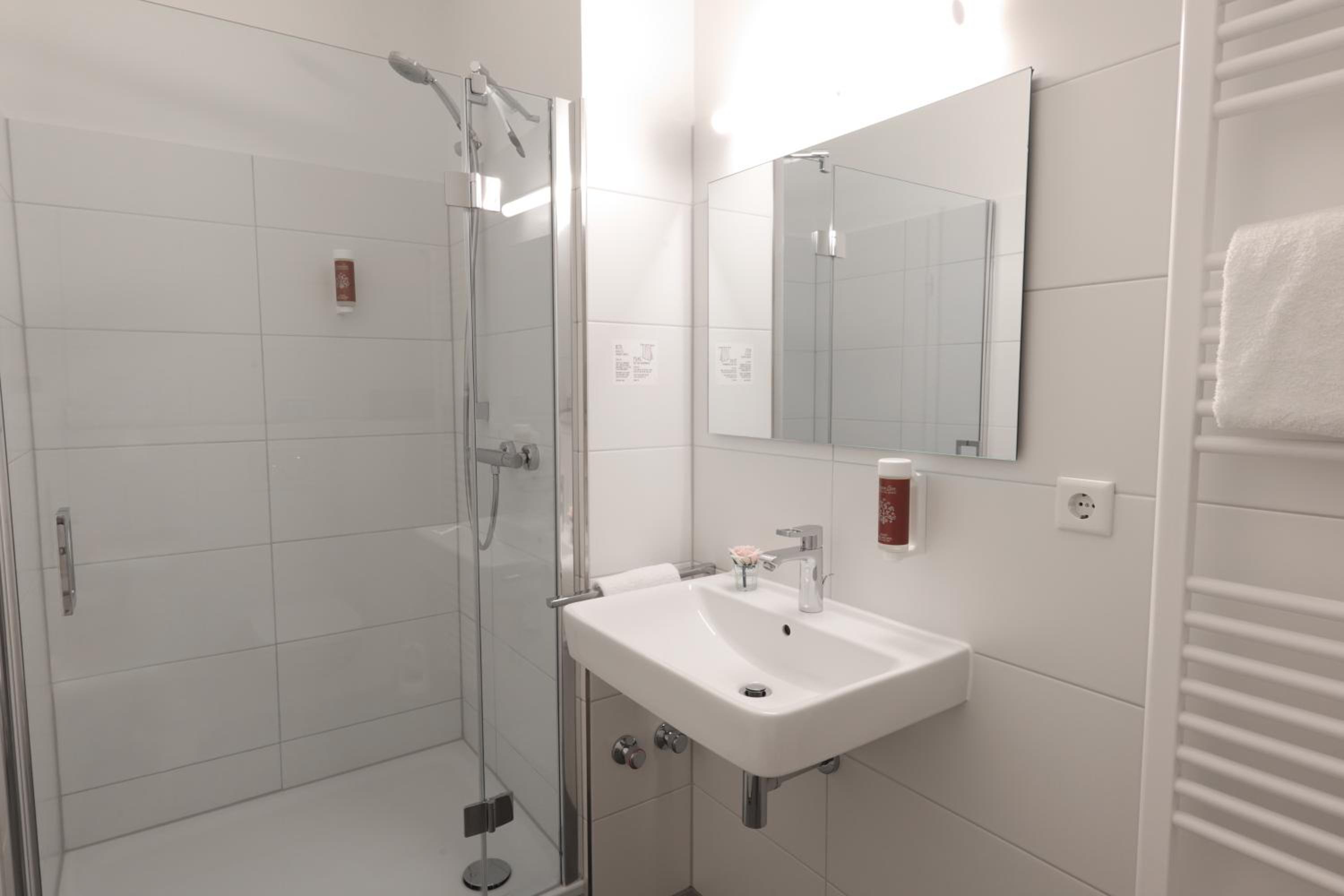 Double Room - Photo 6