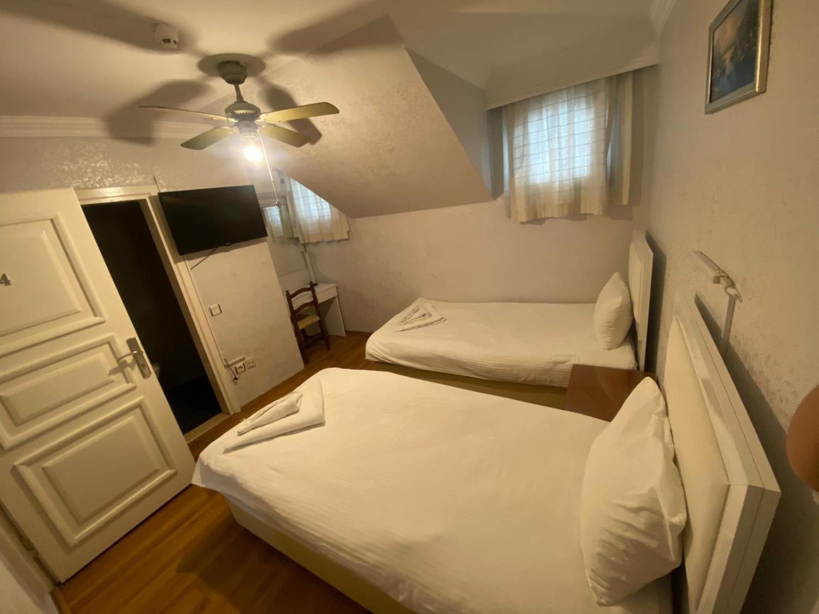 Economy Twin Room photo 2