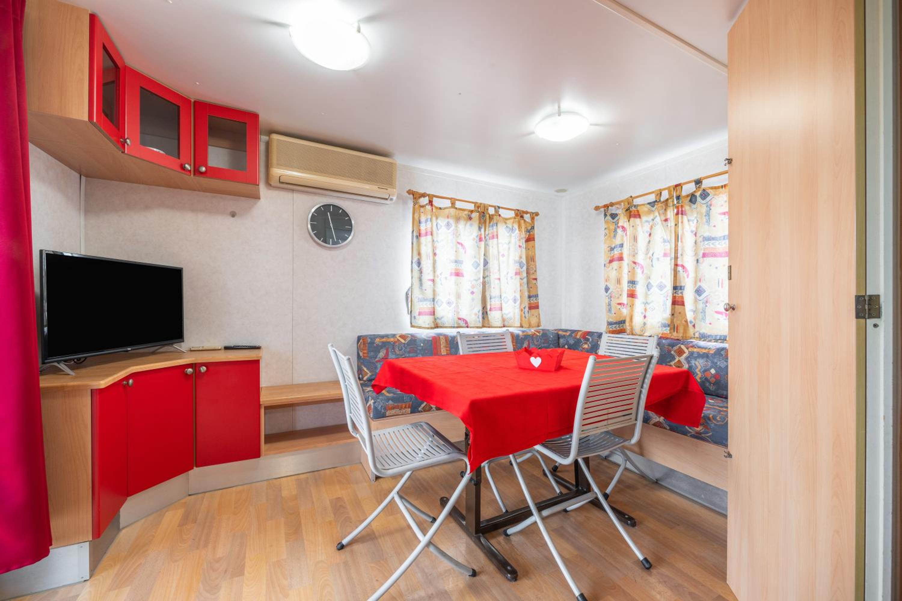 Mobile Home photo 1