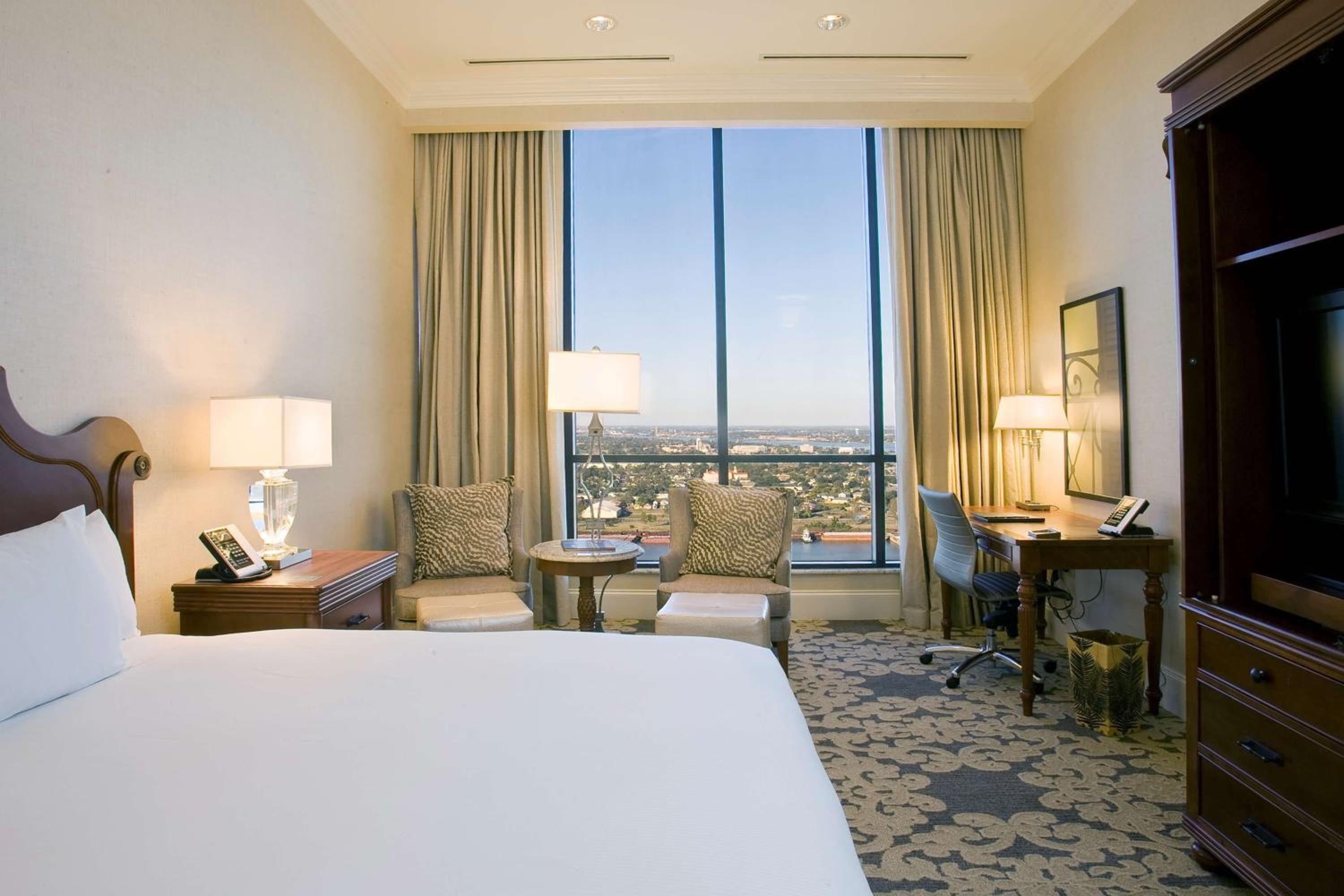Riverside King Room - Riverfront - Photo 6