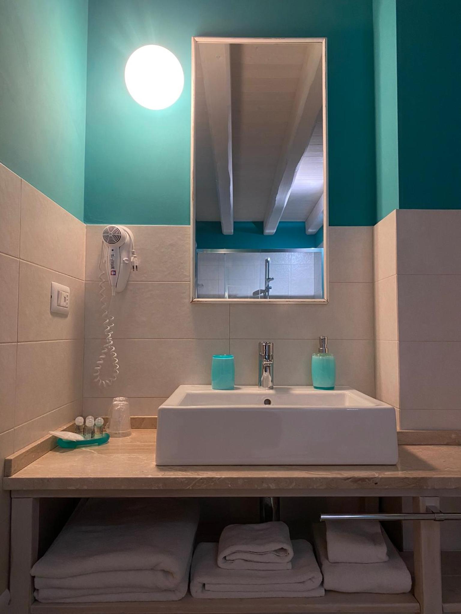 Double or Twin Room with Balcony photo 2