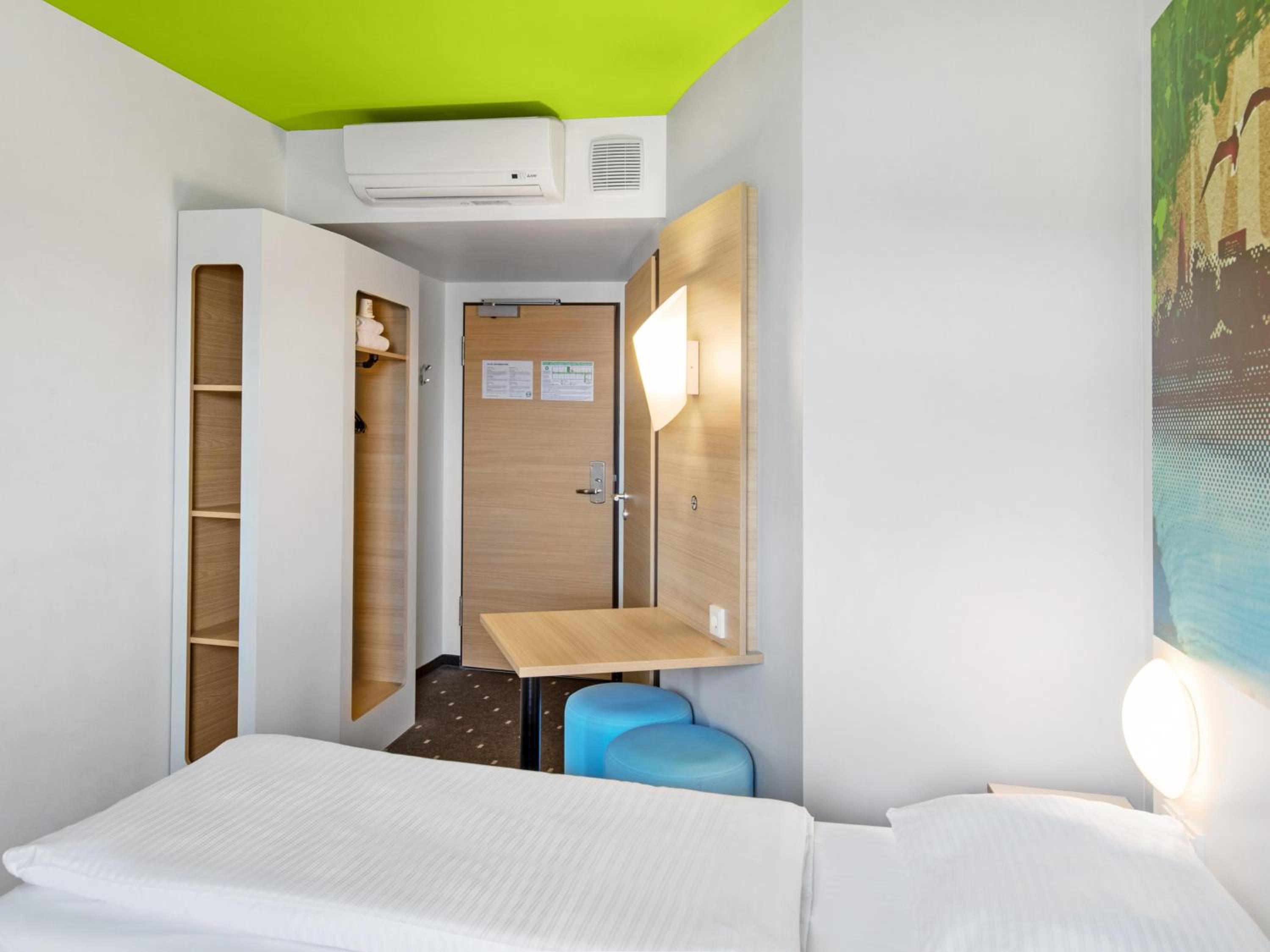 Twin Room - Photo 3
