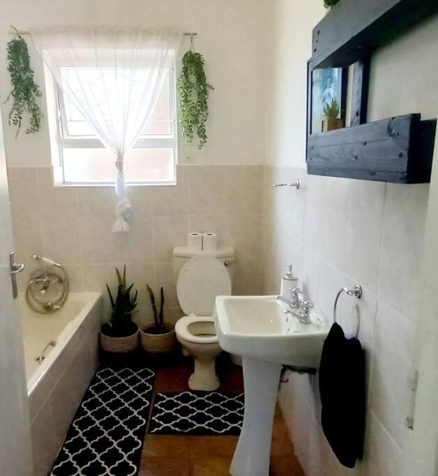 Three-Bedroom House photo 2