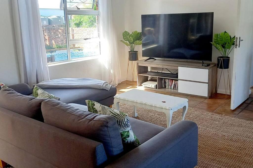 Three-Bedroom House photo 1