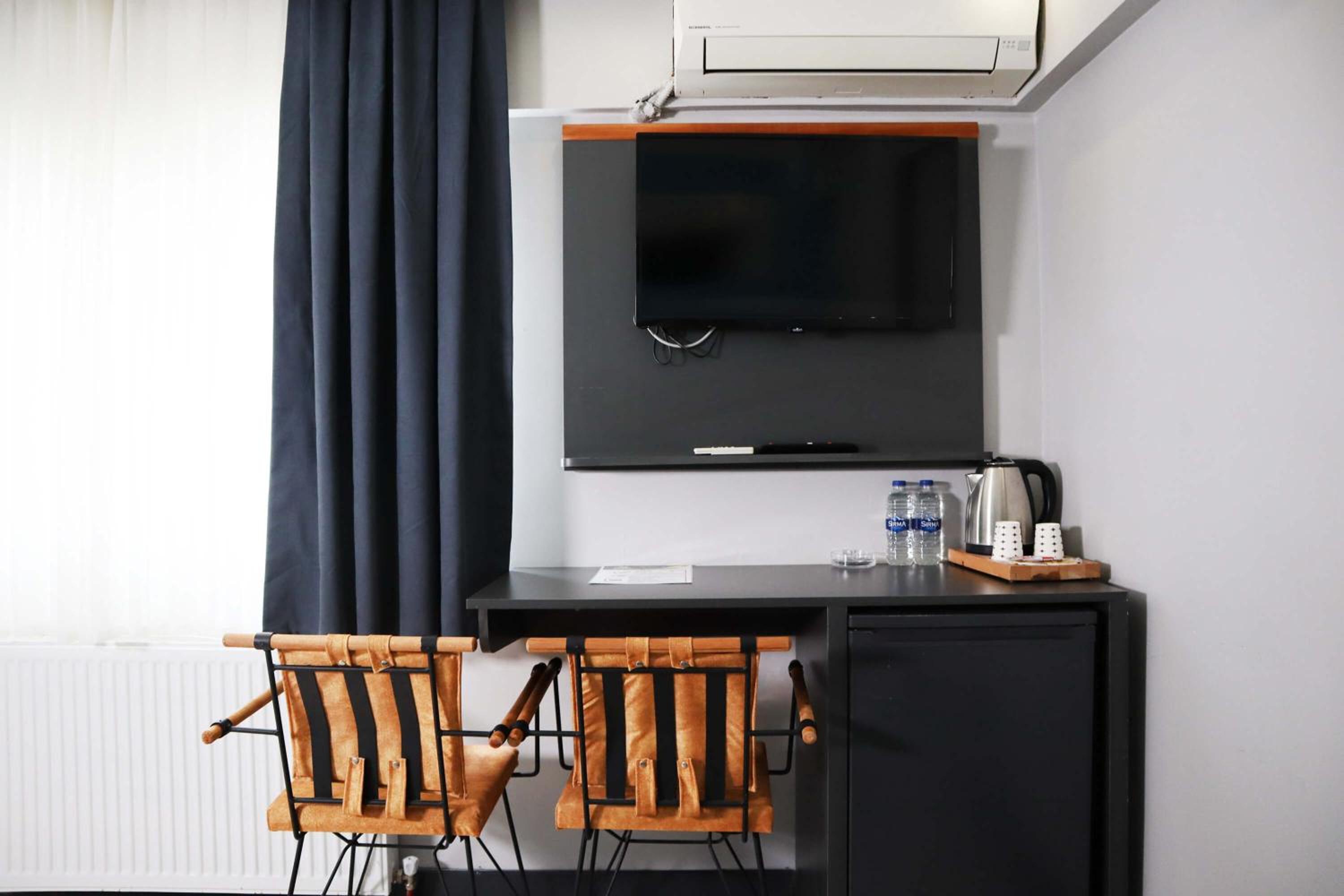 Economy Twin Room photo 2