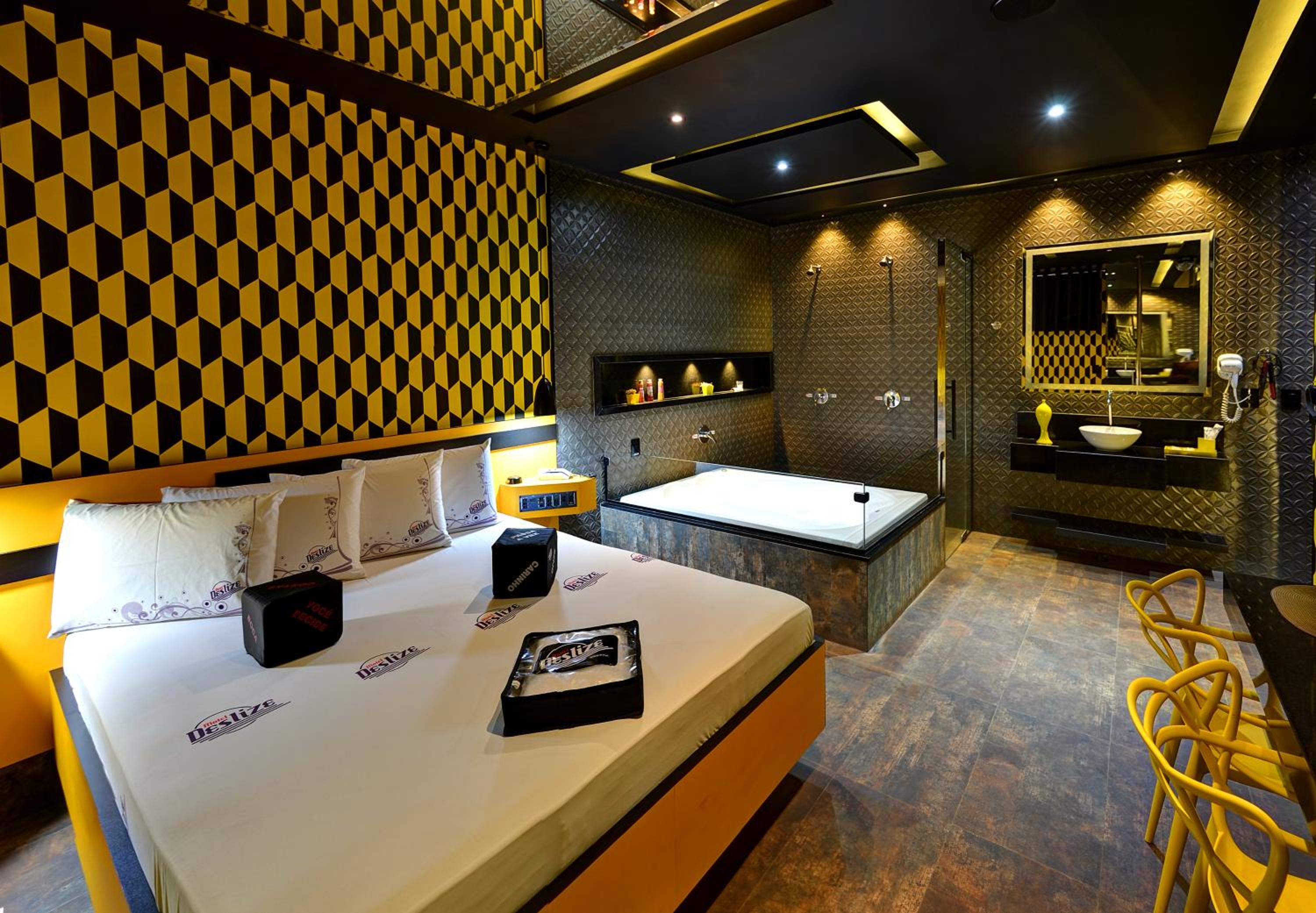 Suite with Spa Bath photo 2