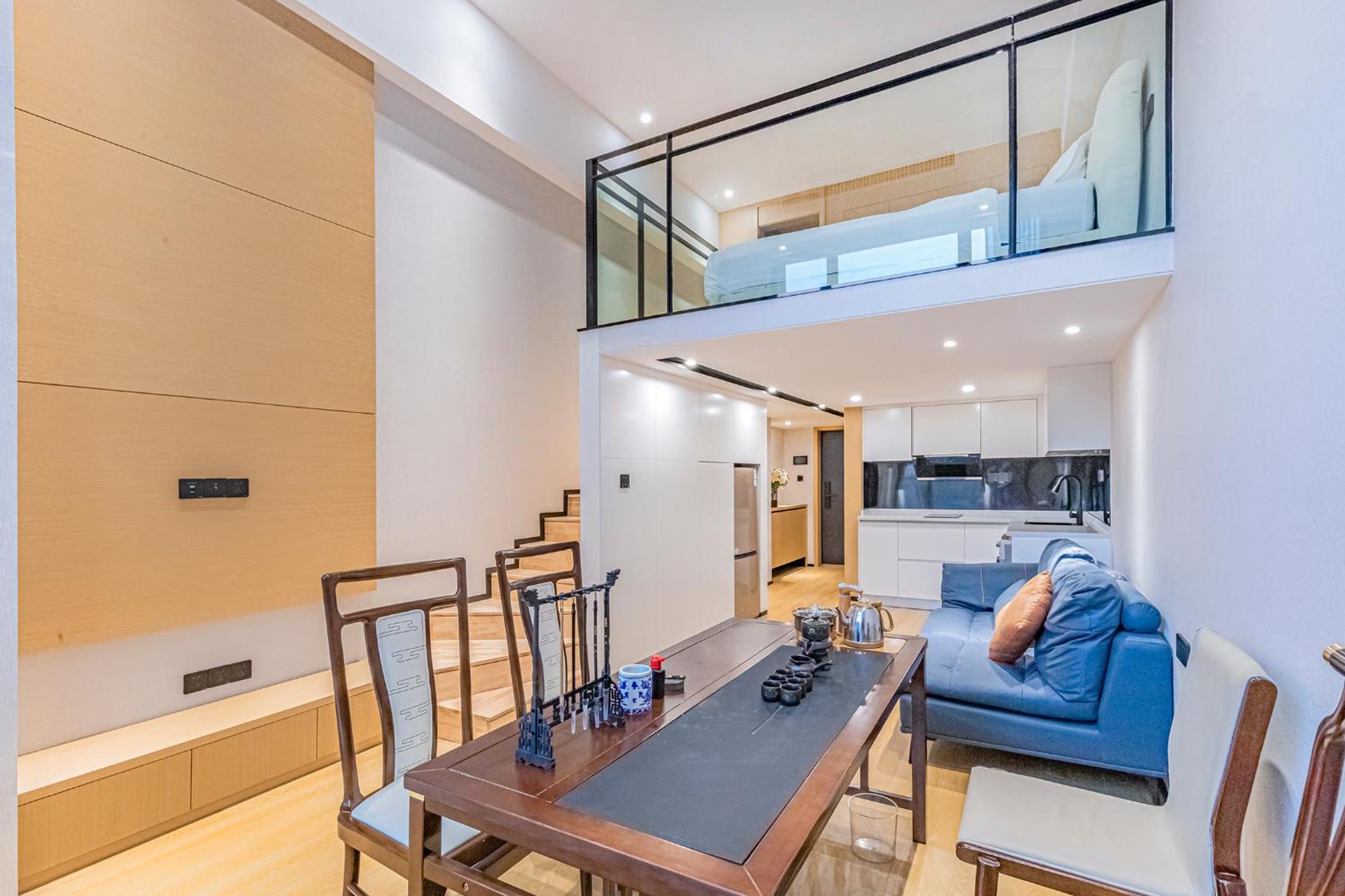 Deluxe Business Suite