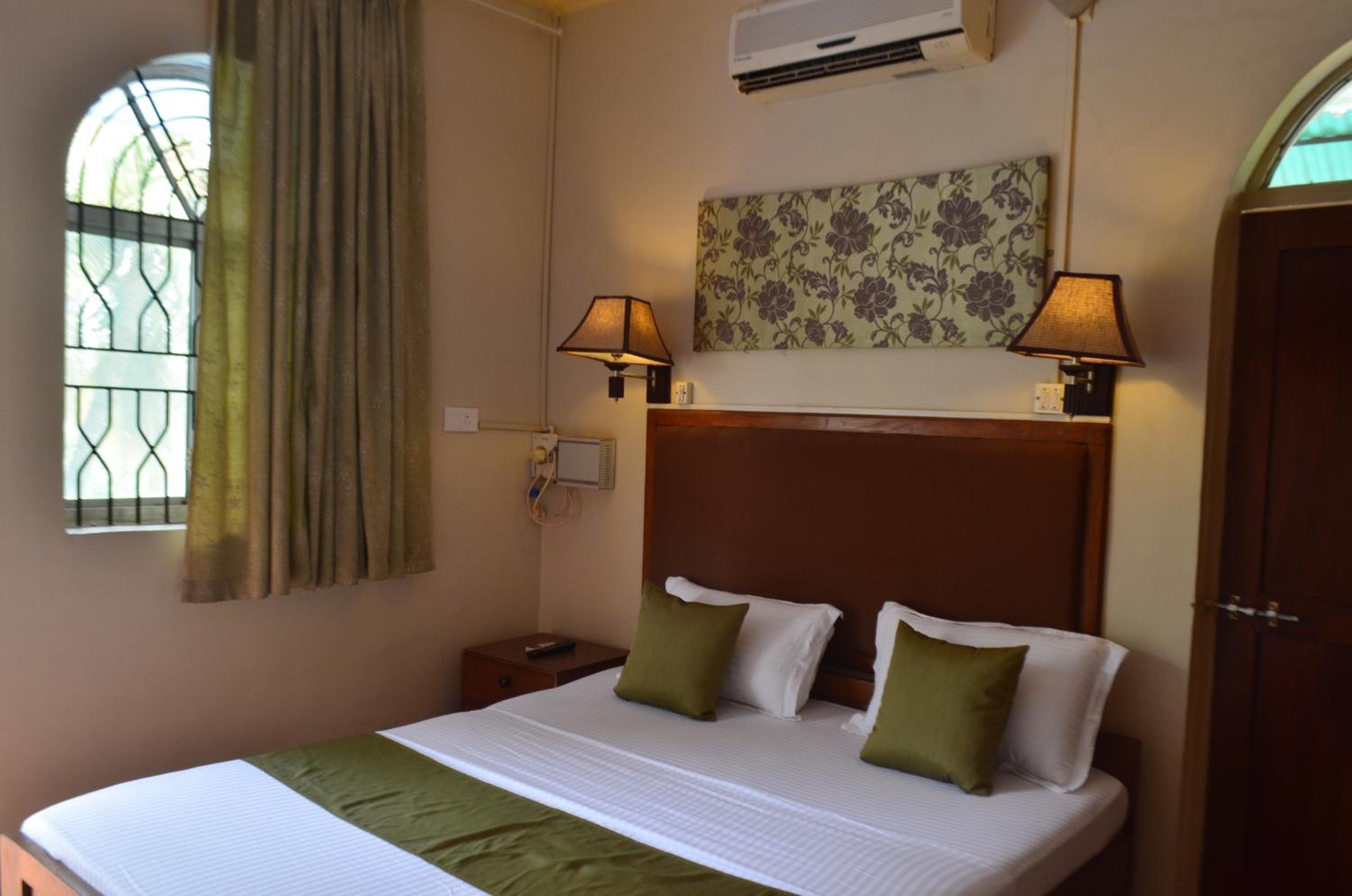 Standard Double Room - Photo 12