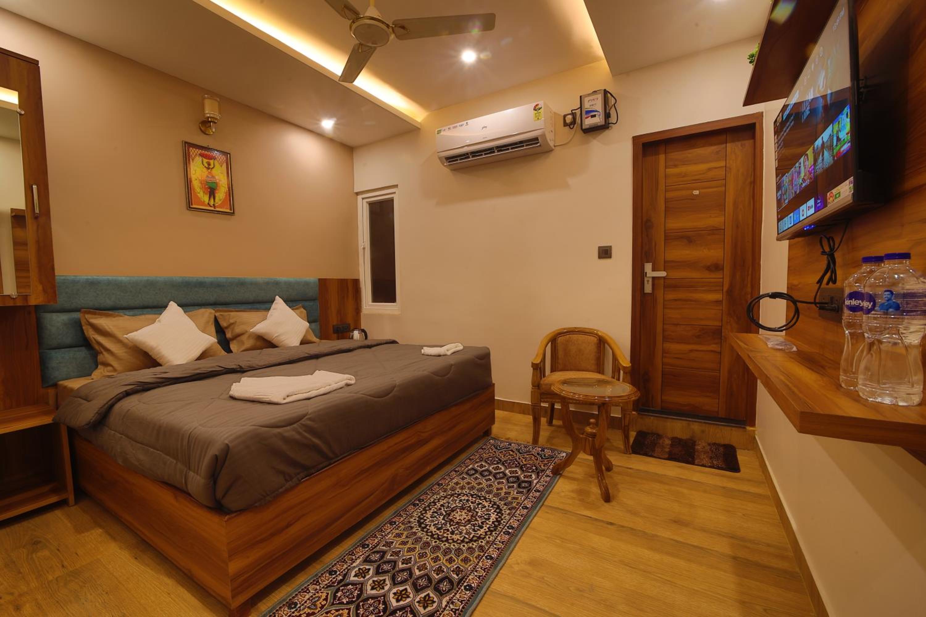 Deluxe Room - Photo 12