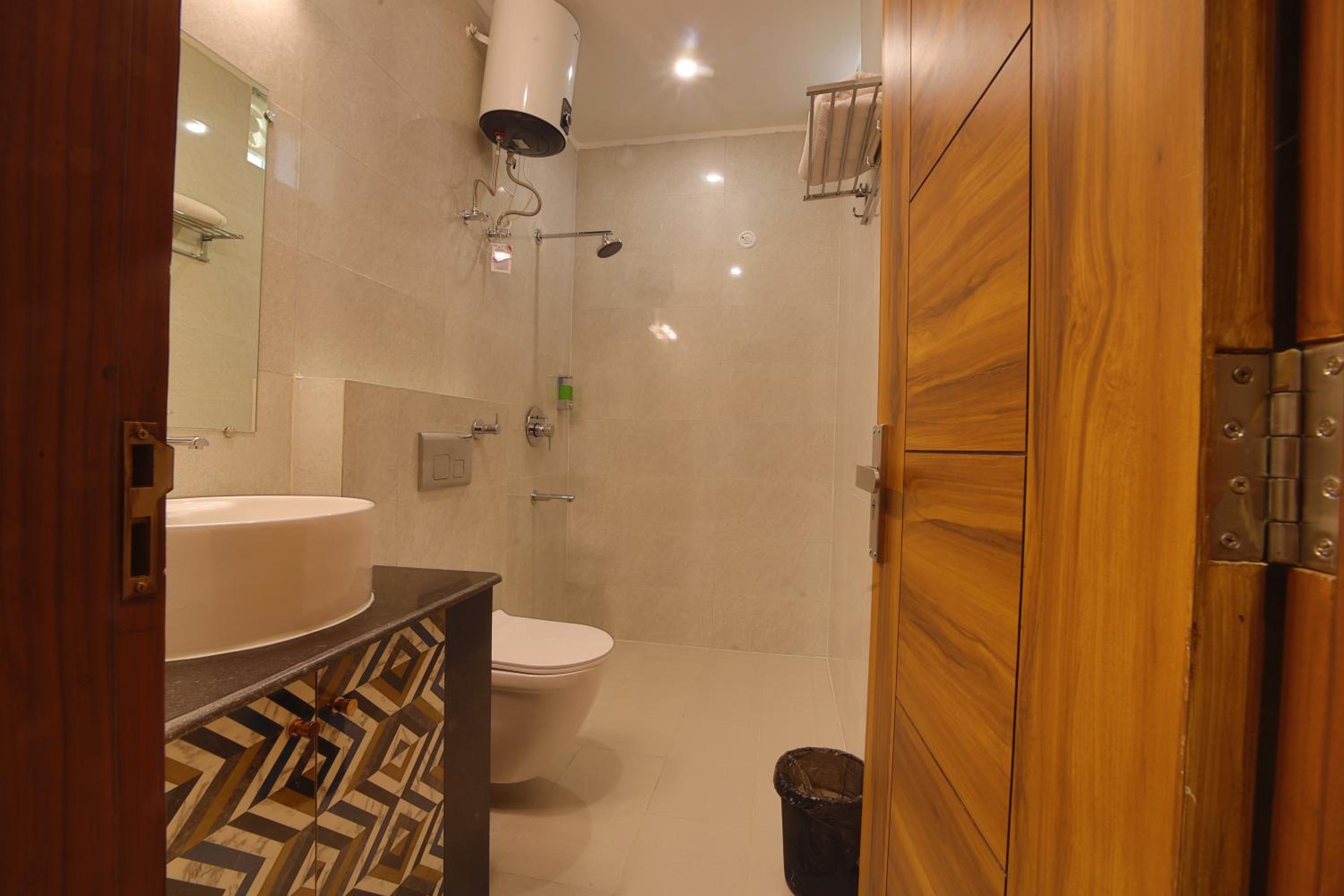 Deluxe Room - Photo 6