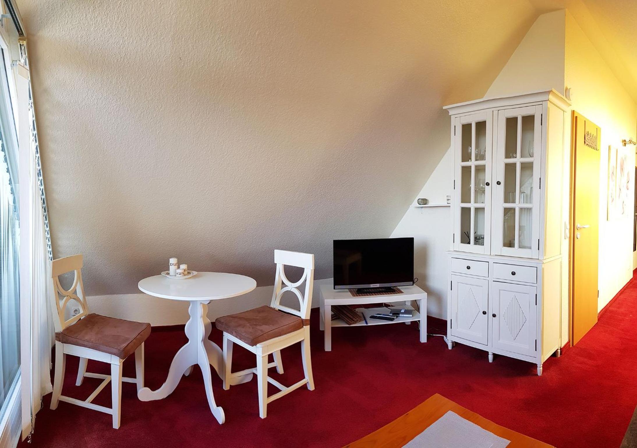 One-Bedroom Apartment with Balcony photo 1