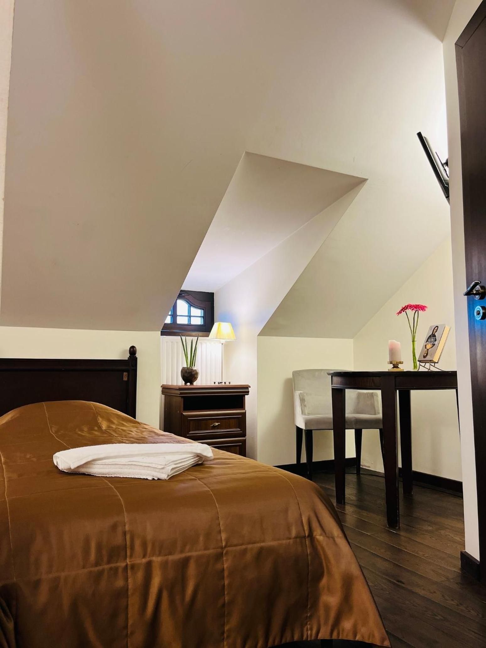 Standard Double or Twin Room - Photo 1