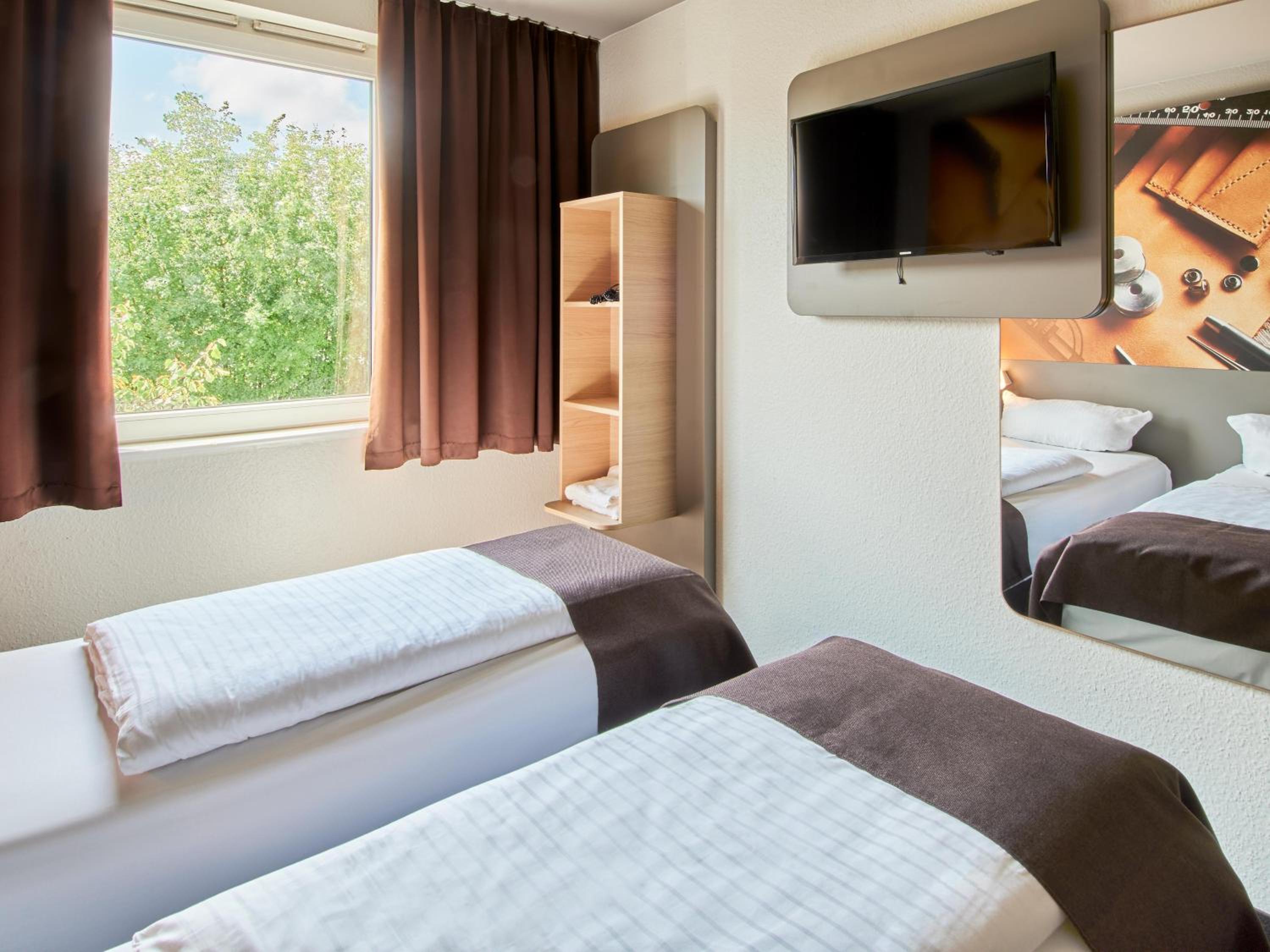 Twin Room - Photo 2
