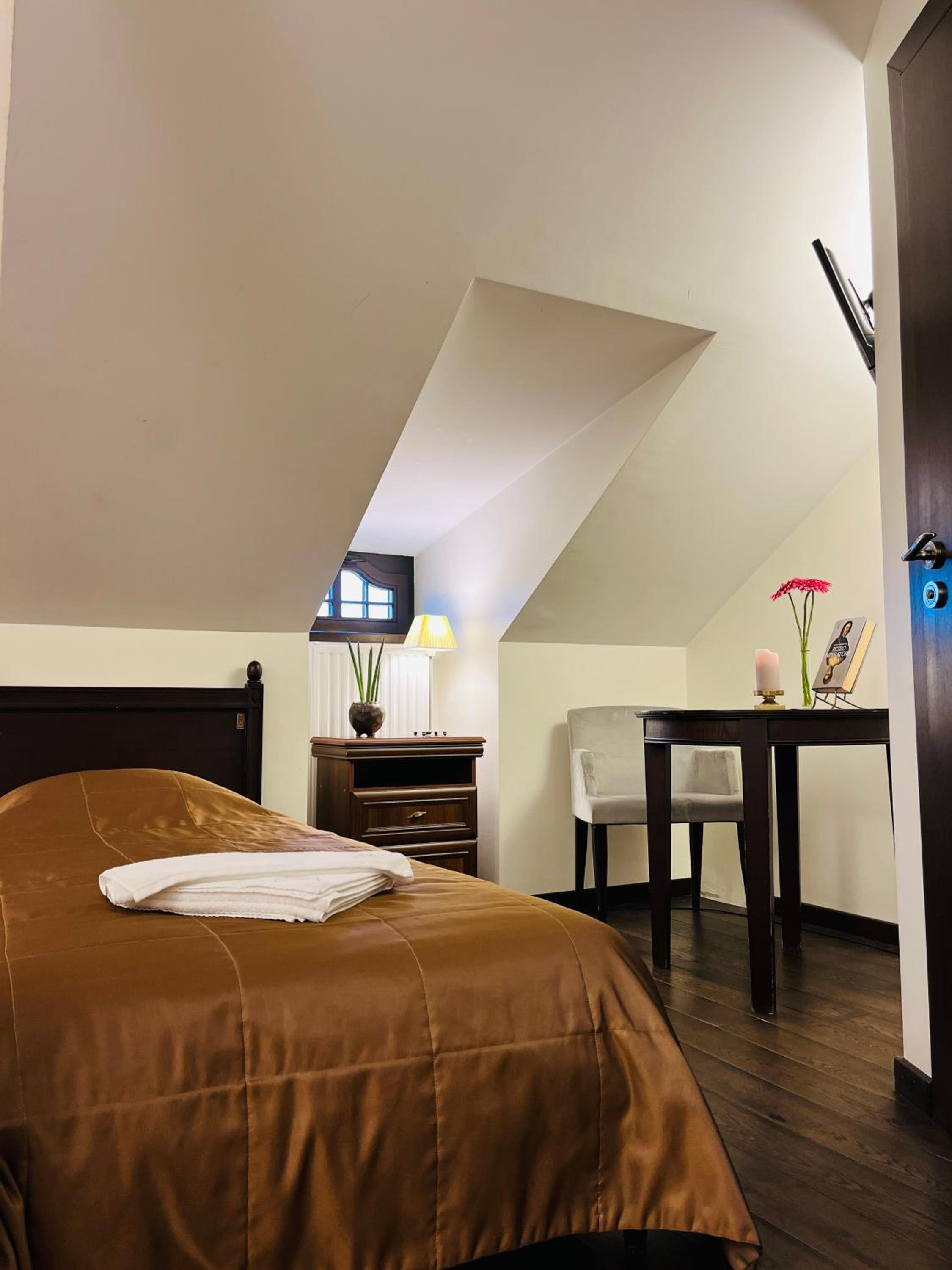 Standard Triple Room - Photo 11