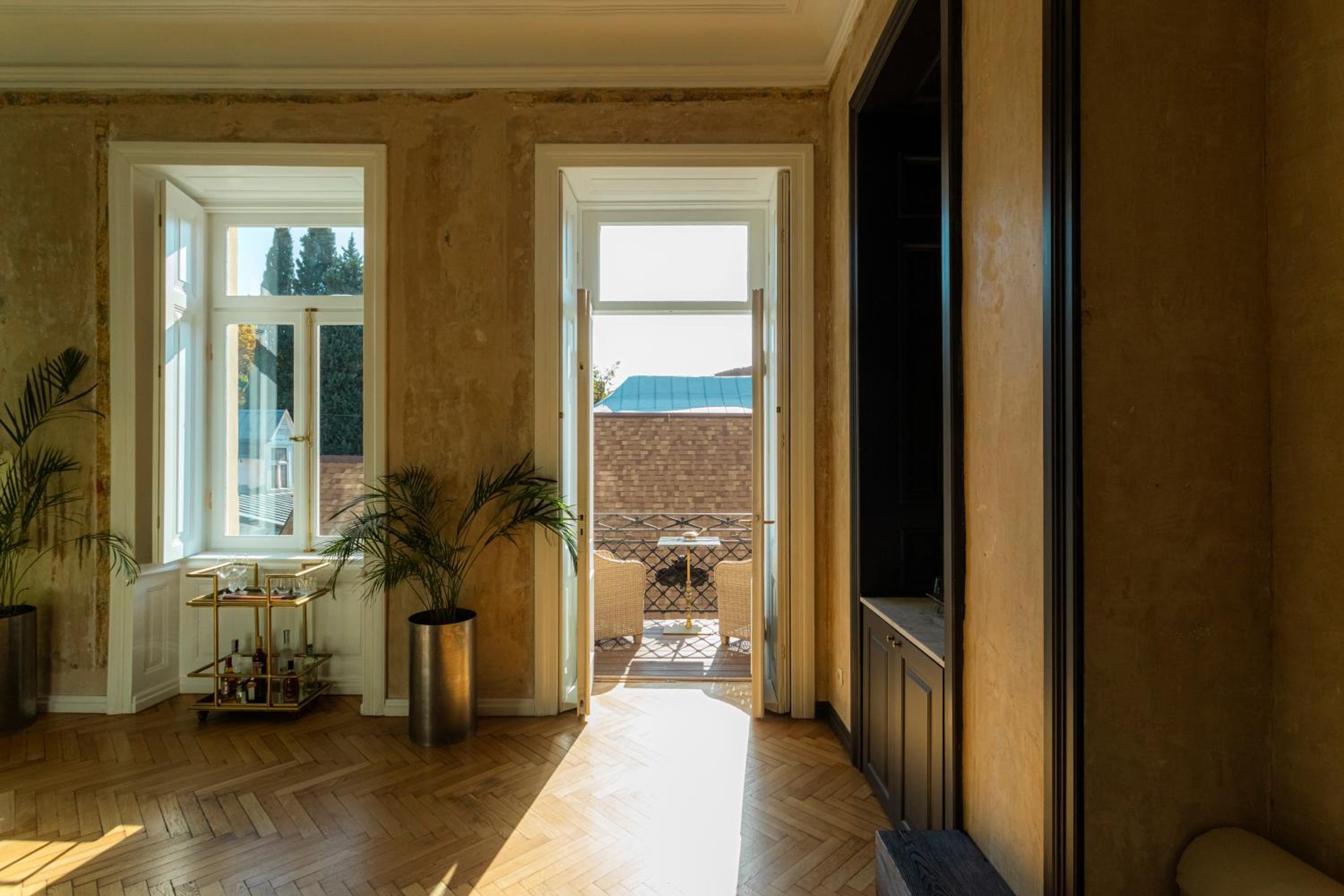 King Suite with Balcony - Photo 14