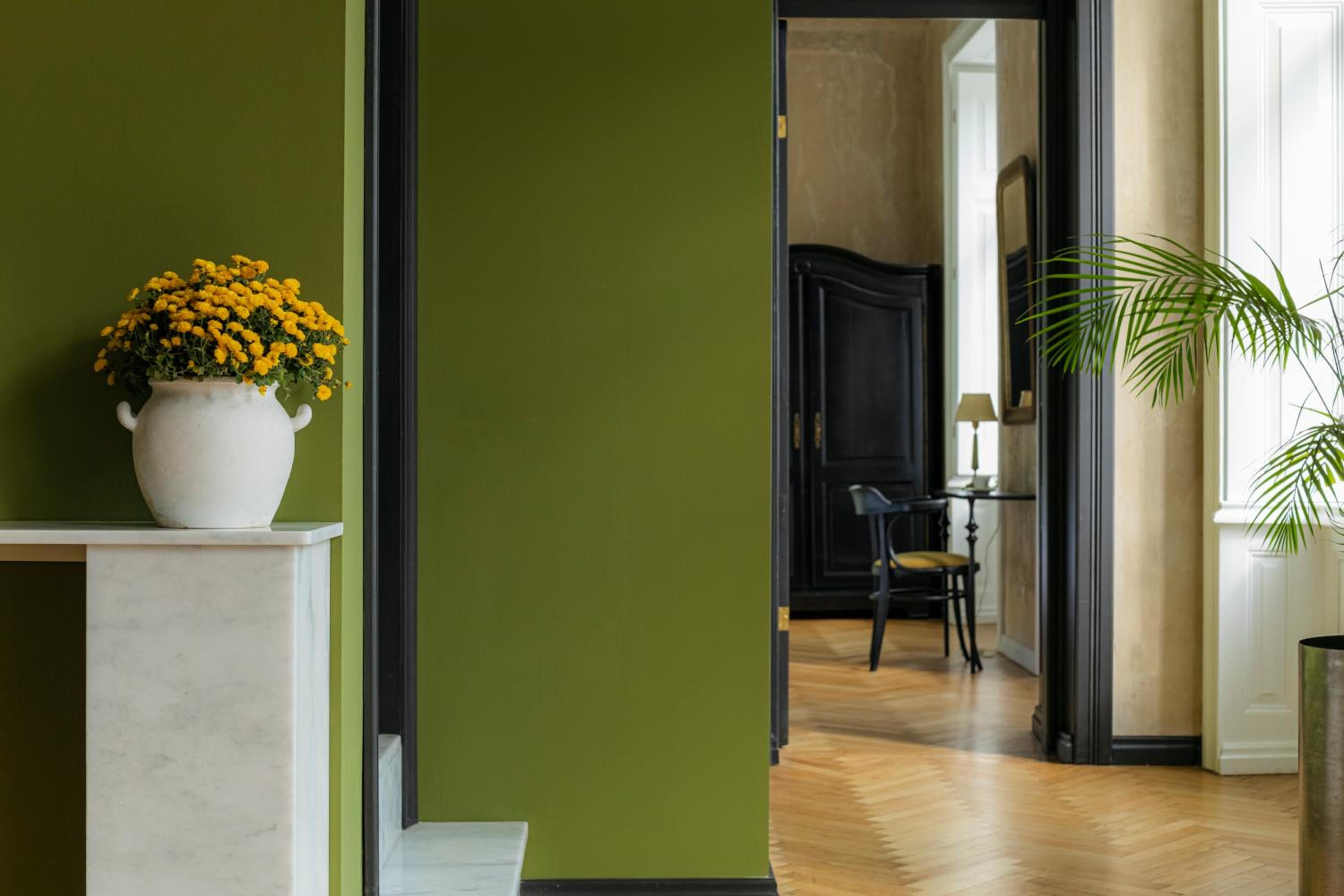 King Suite with Balcony - Photo 15