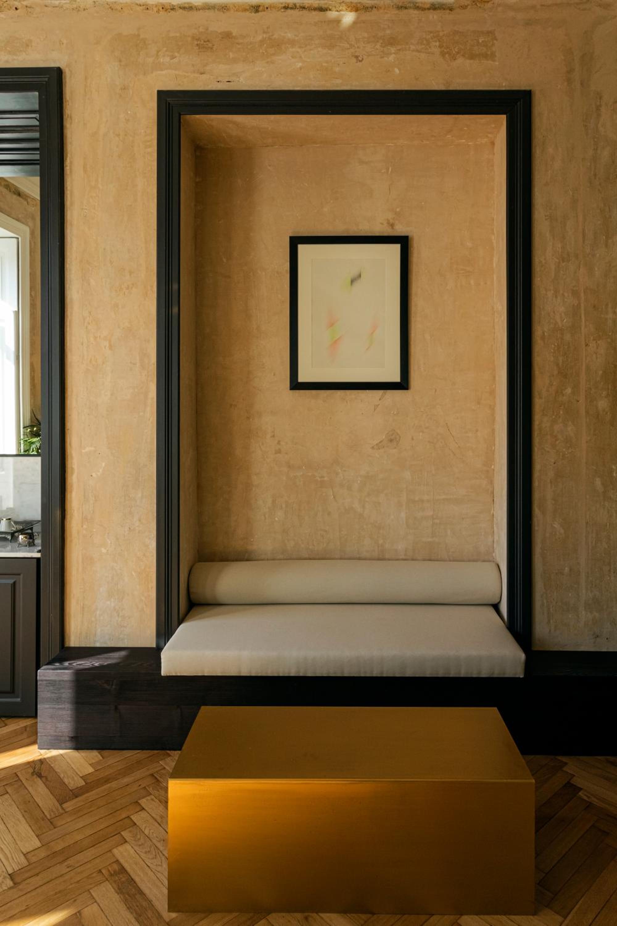 King Suite with Balcony - Photo 10