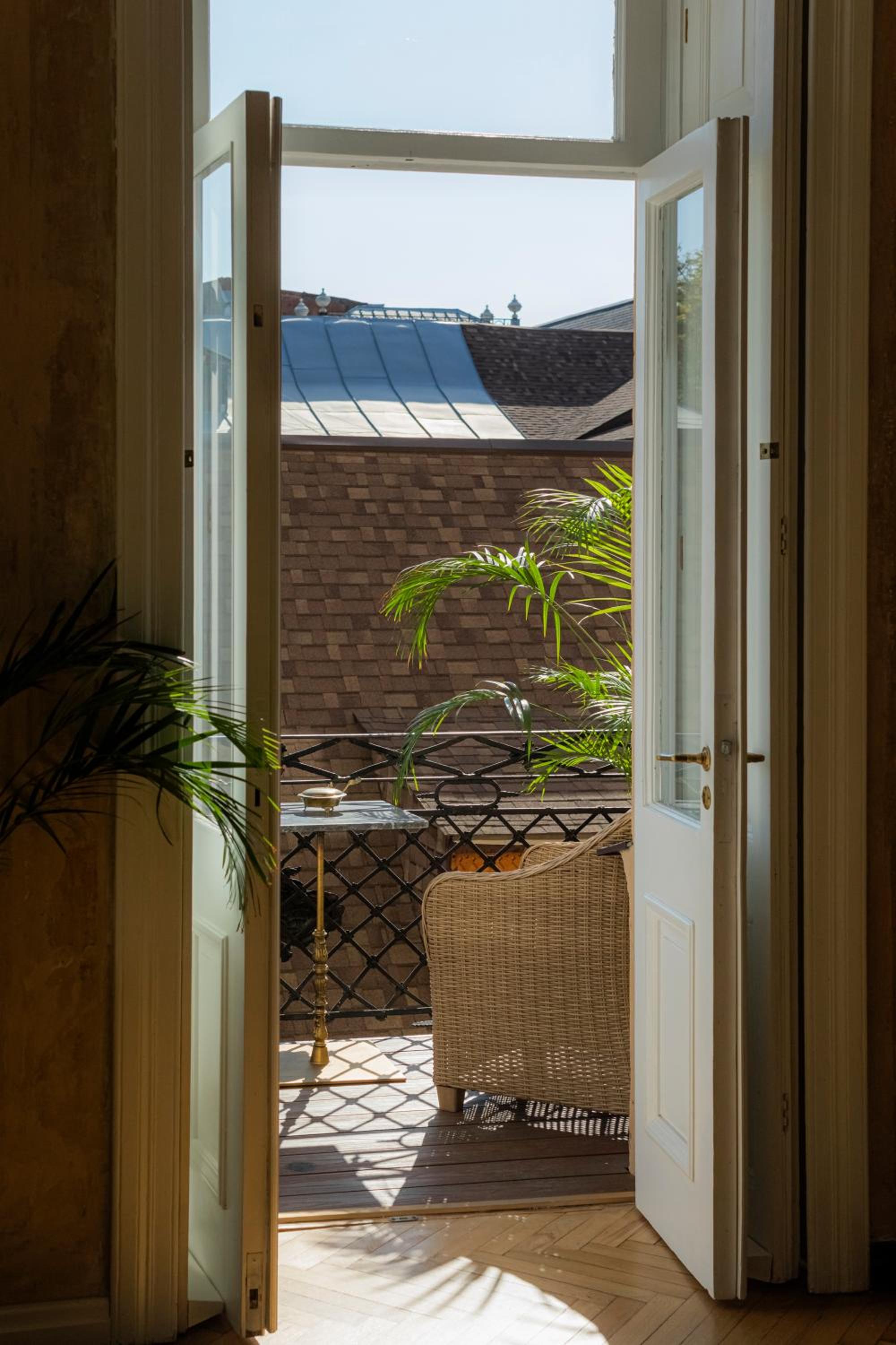 King Suite with Balcony - Photo 13