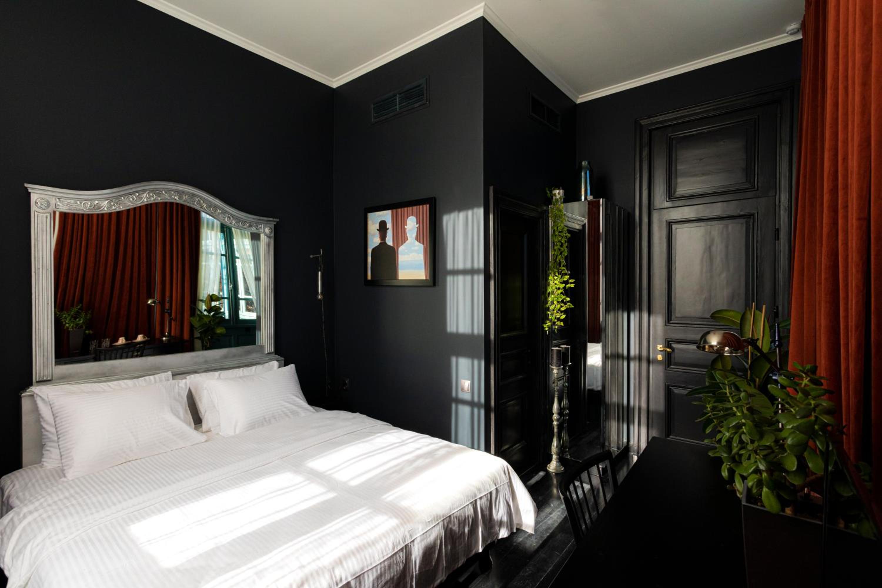 Double or Twin Room with City View - Photo 26